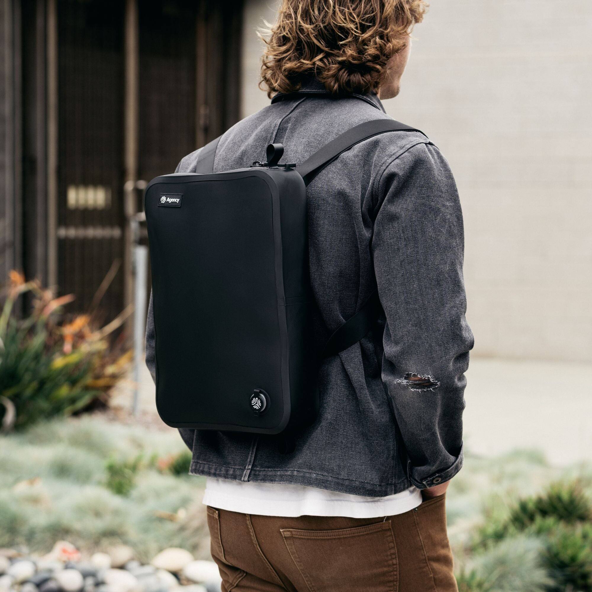 Angle. Agency - Guide - Lifeproof Waterproof Anytime Bag for Laptop and More - Onyx Black.