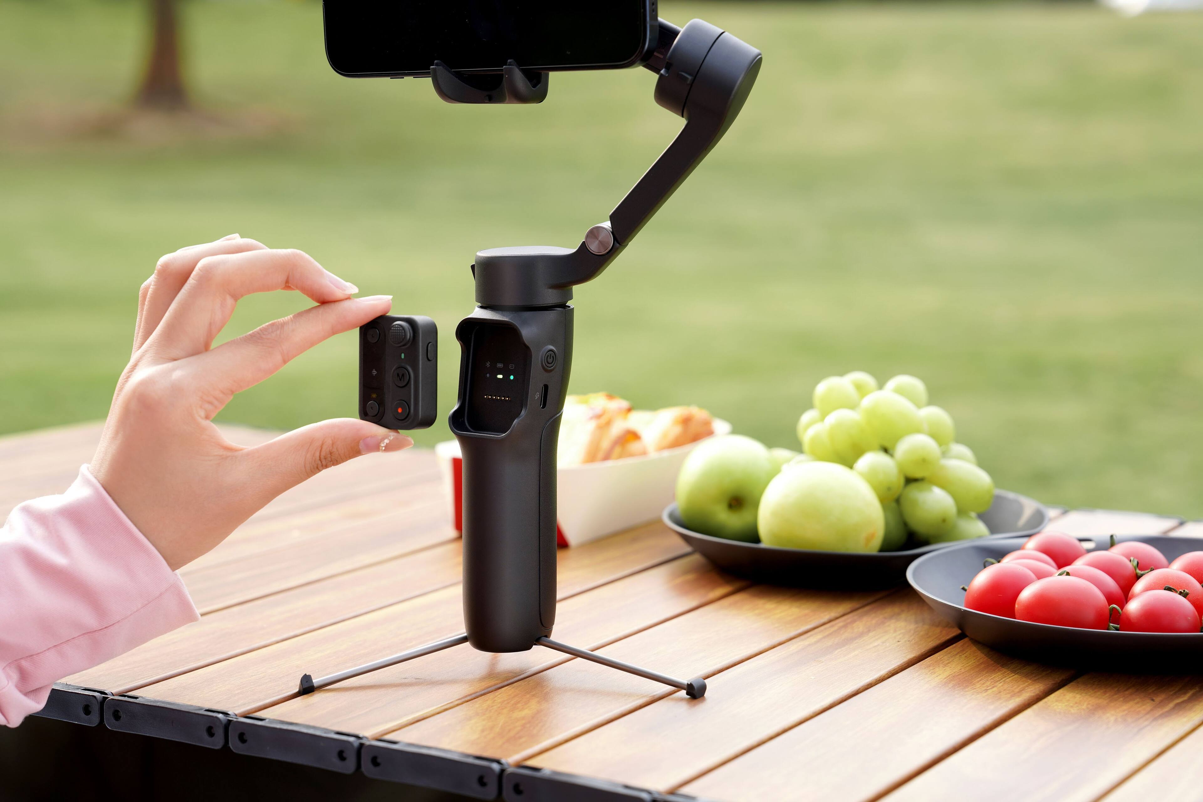 Alt View 15. Hohem - iSteady V3 3-Axis Gimbal Stabilizer for Smartphone w/ AI Tracking, Detachable Remote, Extendable Pole, & Magnetic Light - Black.