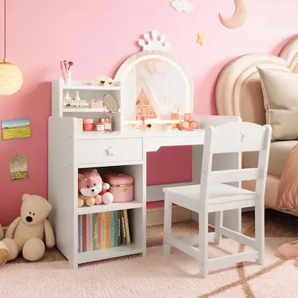 I'm an illustrator. I'm 3 aming EBW ILMA 5 COMING TO TOWN! 1 Aut E 1 WISTERIAN SANTA 4 MIMA USA 1 I 1 I 1 I