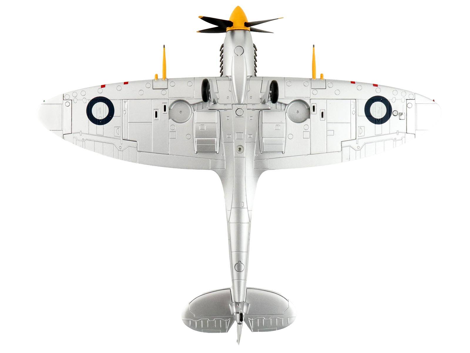 Back. Hobby Master - Supermarine Spitfire Mk VIII Fighter "A53-379" Flt Lt David Glaser No. 549 Sqn Strauss Airstrip 1944 RAAF 1/48 - White.