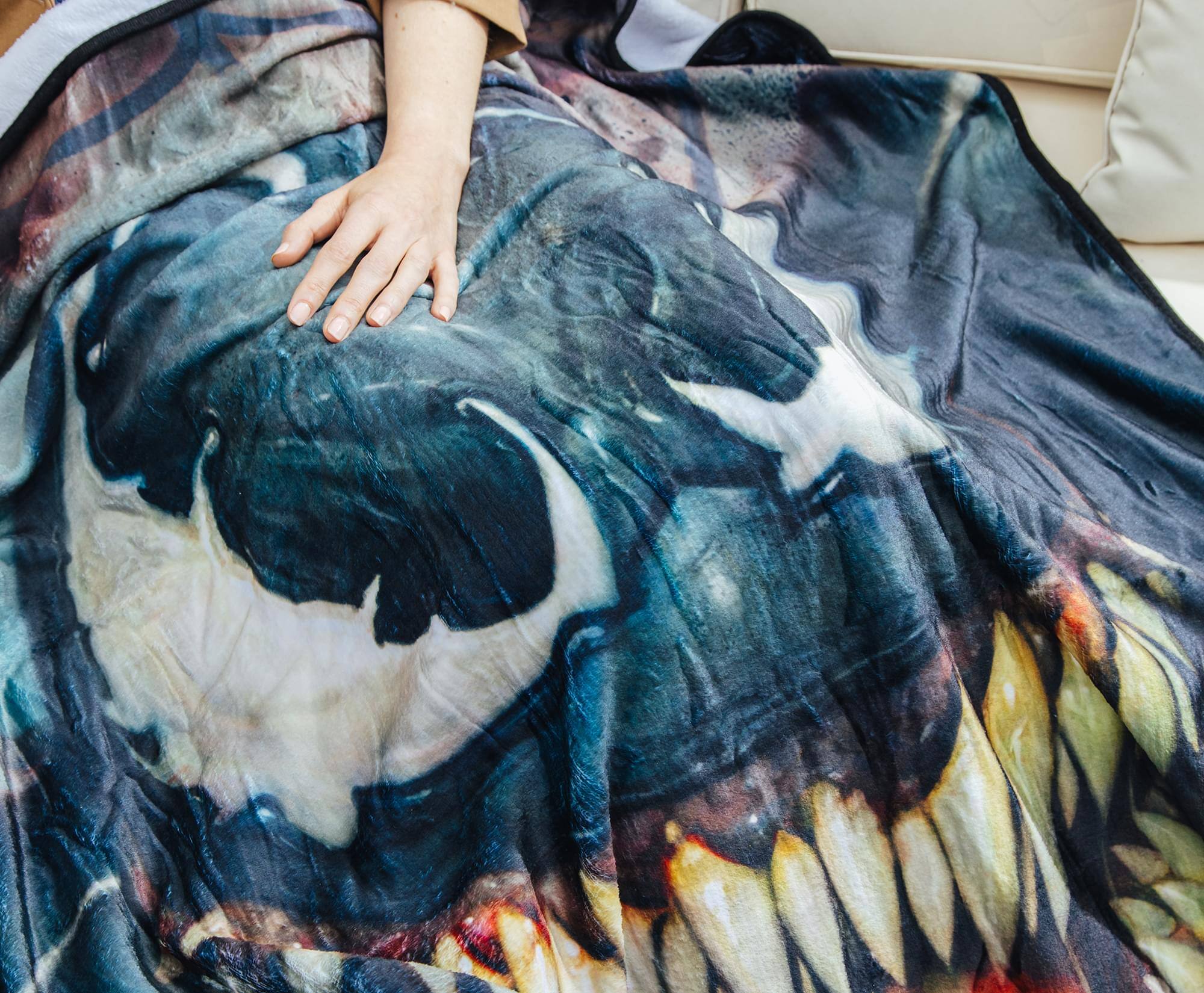 Alt View 3. Surreal Entertainment - Marvel Venom Fleece Throw Blanket | 45 x 60 Inches - Multi-Colored.