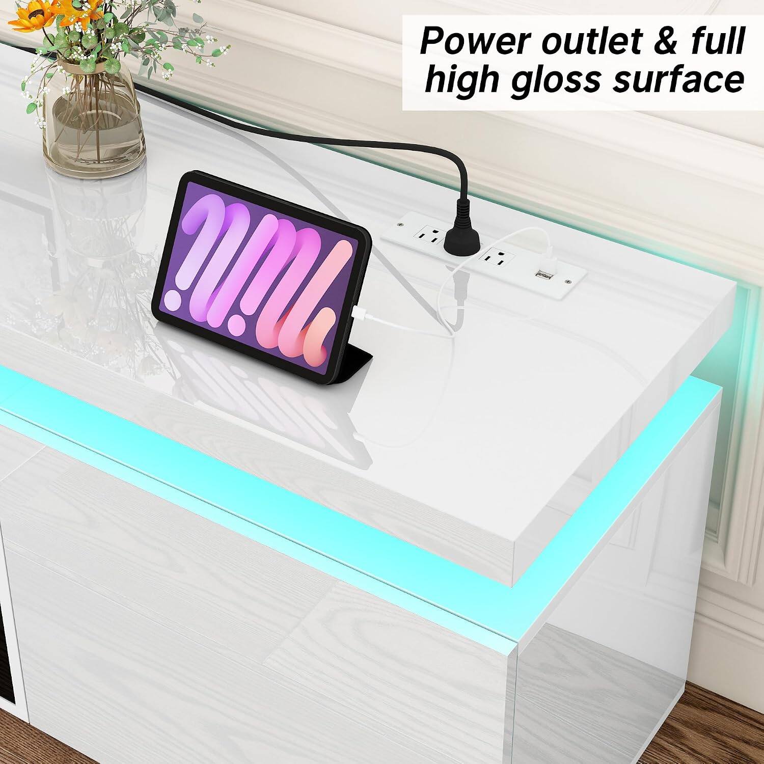 Power outlet & full high gloss surface