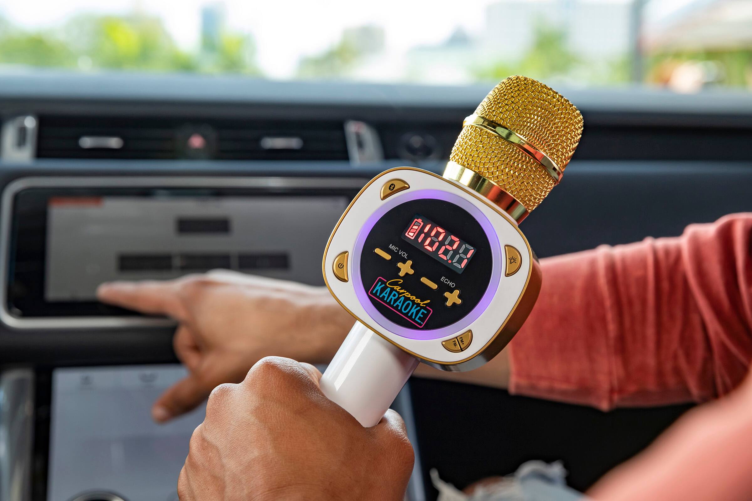 Alt View 12. Singing Machine - Carpool Karaoke Wireless Dynamic Microphone - Silver.