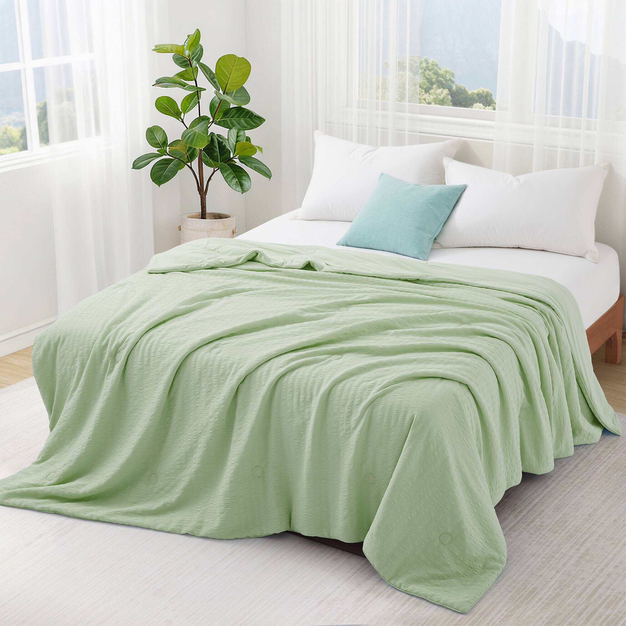 Angle. Peace Nest - Peace Nest Cooling Seersucker Bed Blanket, Lightweight Comforter for Hot Sleepers, Green, King - Green.