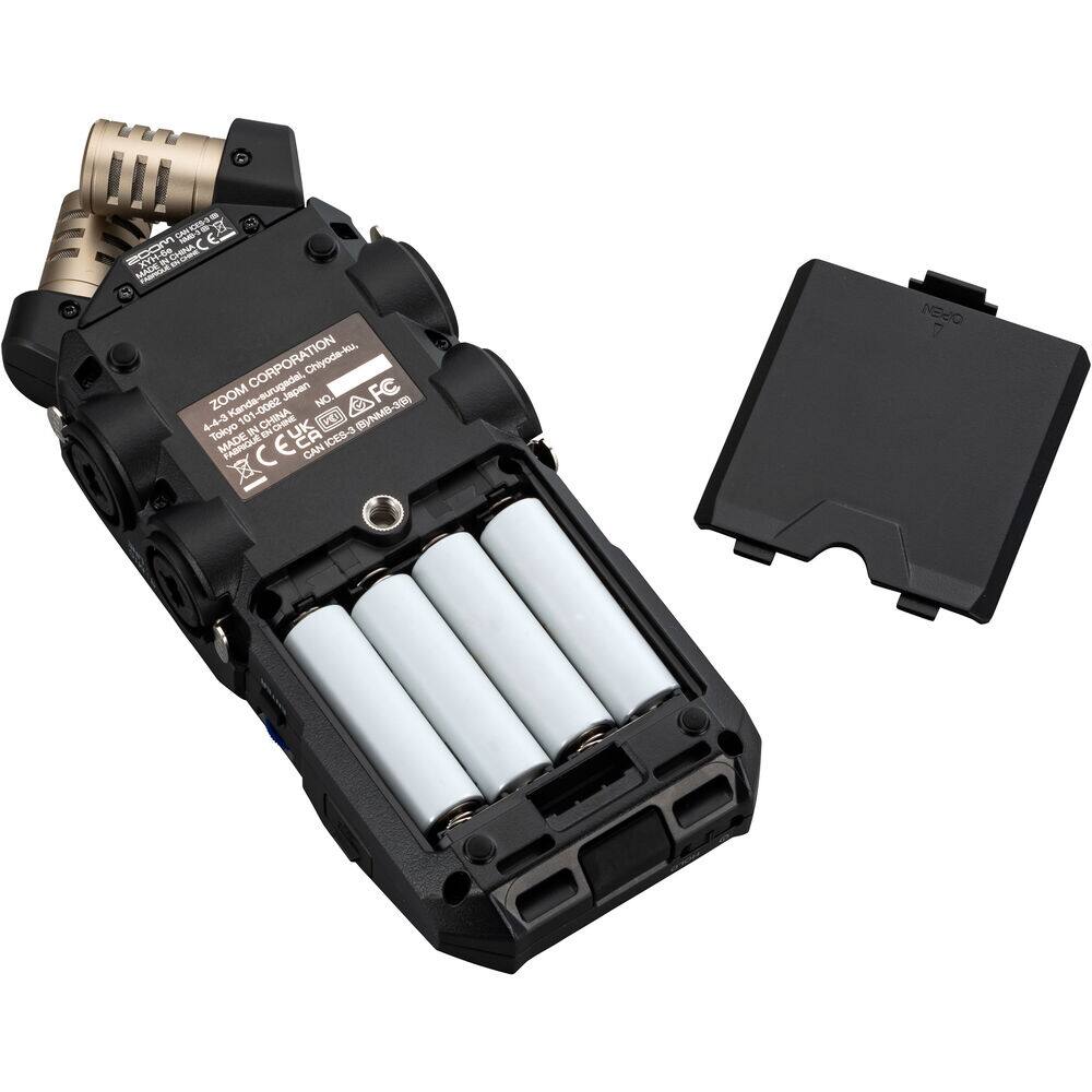 ZOOM CORPORATION  
Chiyoda-ku, Kanda-surugadai, Kanda, Tokyo 101-0082, Japan  
NO. 4-4-3  
MADE IN CHINA  
TOM2E01 01022  
MODEL: ICES-3  
NO. B1VM331E  
CE  
FCC  
IC: ICES-3  
CAN ICES-3  

4-4-3 Kanda-surugadai, Kanda, Chiyoda-ku, Tokyo 101-0082, Japan