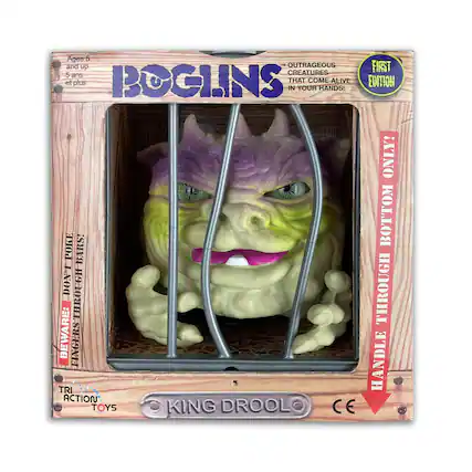 Ages 5 and up.
5 ans et plus
BOGLINS
OUTRAGEOUS CREATURES THAT COME ALIVE IN YOUR HANDS!
FIRST EDITION
HANDLE THROUGH BOTTOM BARS!
BEWARE: FINGERS THROUGH BARS!
TRI ACTION TOYS
KING DROOLO
CE