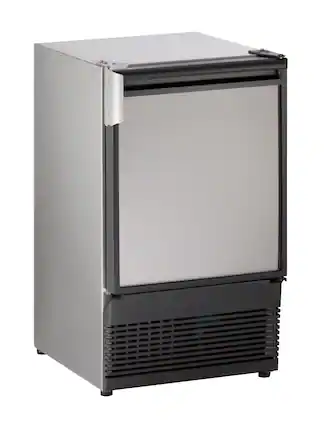 Angle. U-Line - 15" 25-lb Crescent Ice Maker - Stainless steel.
