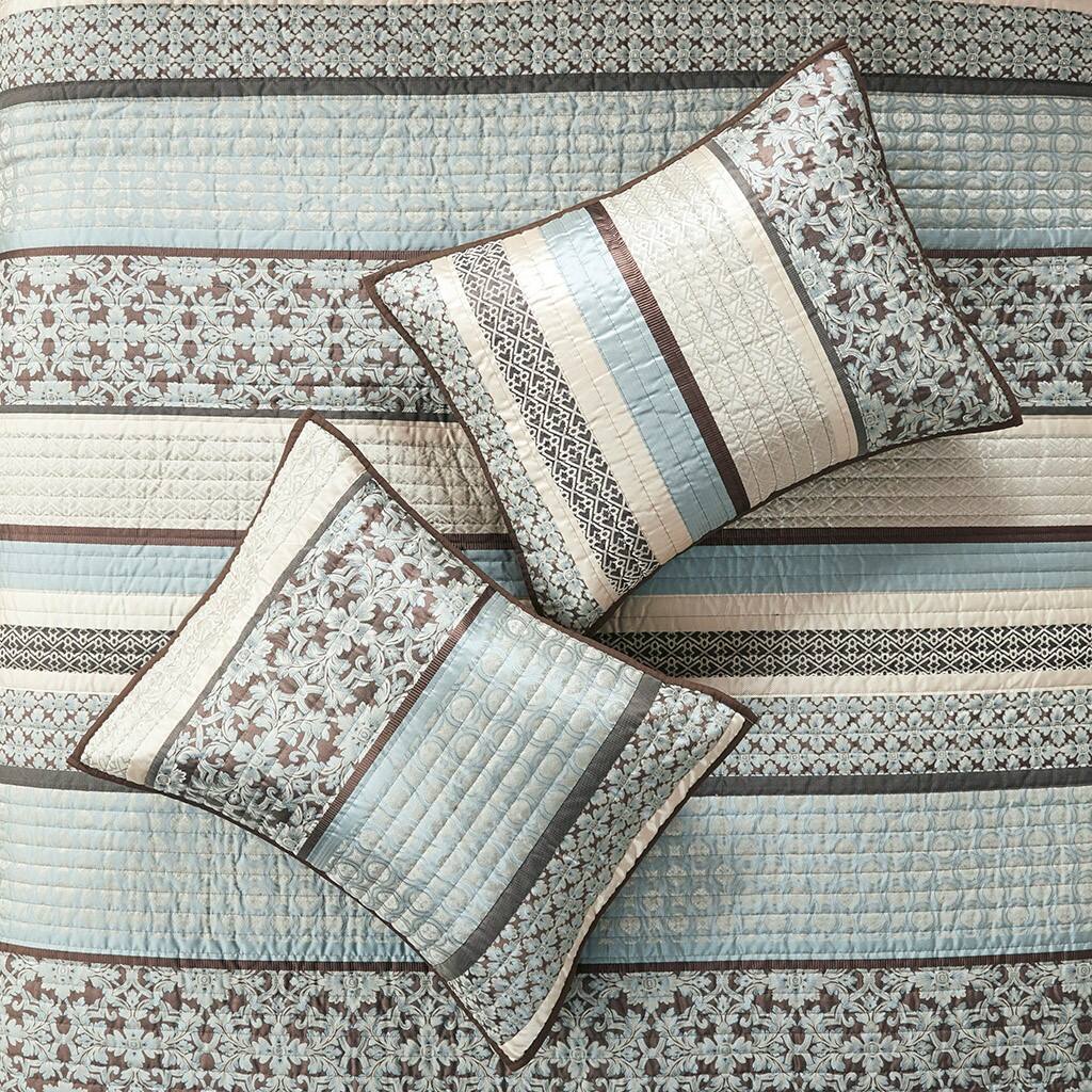 Alt View 2. Gracie Mills - Gracie Mills Irmgard 5-Piece Reversible Jacquard Quilt Set with Throw Pillows - Blue.