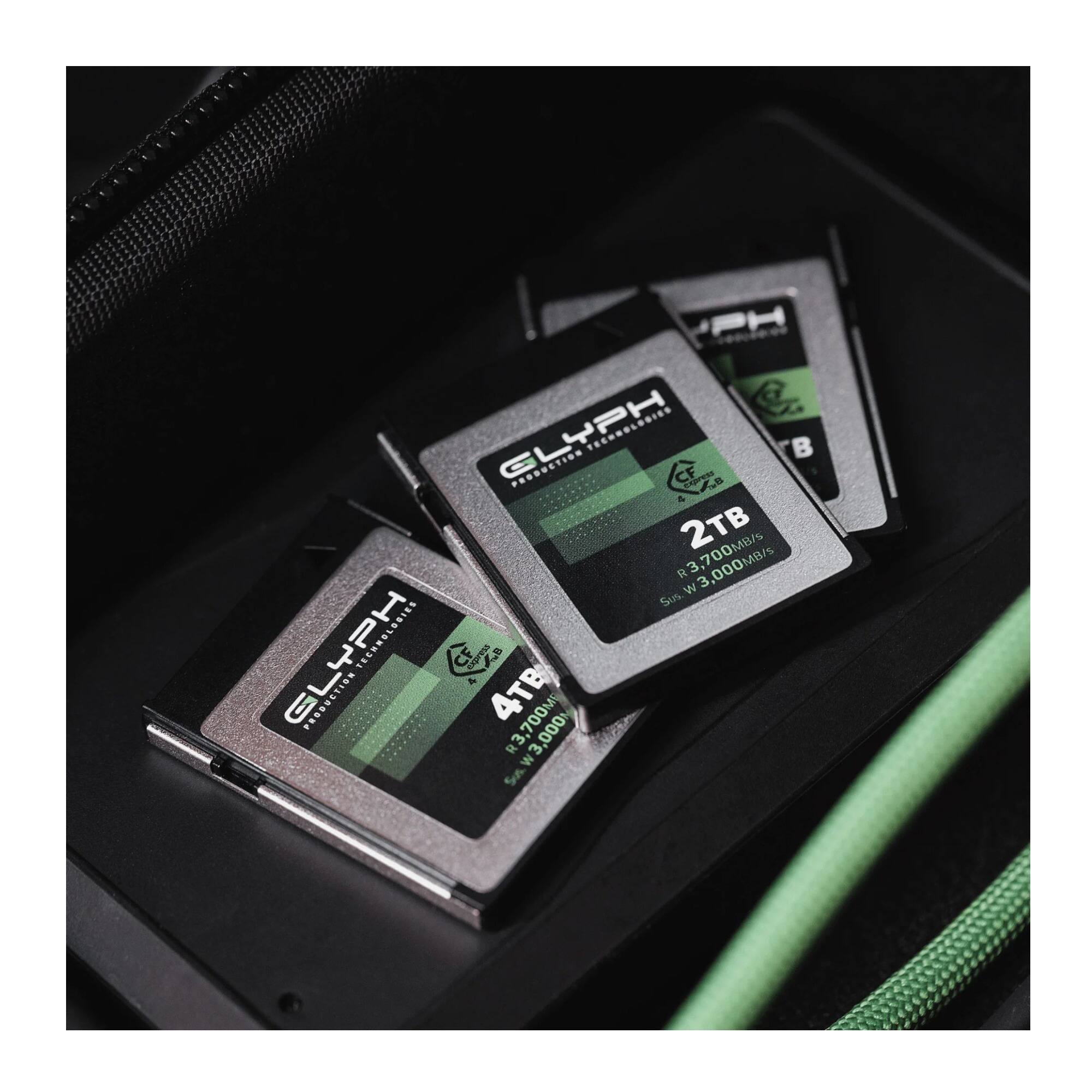 GLYPH  
PRODUCTION CF N0 Cijt & 2 R3,700MB/s 3,000MB/s W 3 Ses  
GLYPH TECHNOLOGIES  
CF 4 A PRODUCTION 4TB R3,700M 000 - 3 W Sus