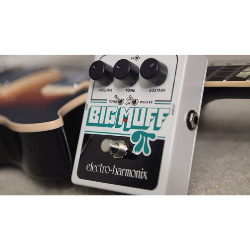 VOLUME  
TONE  
SUSTAIN  

TONE  
ON  
OFF  

WICKER  

BIG MUFF  

electro-harmonix
