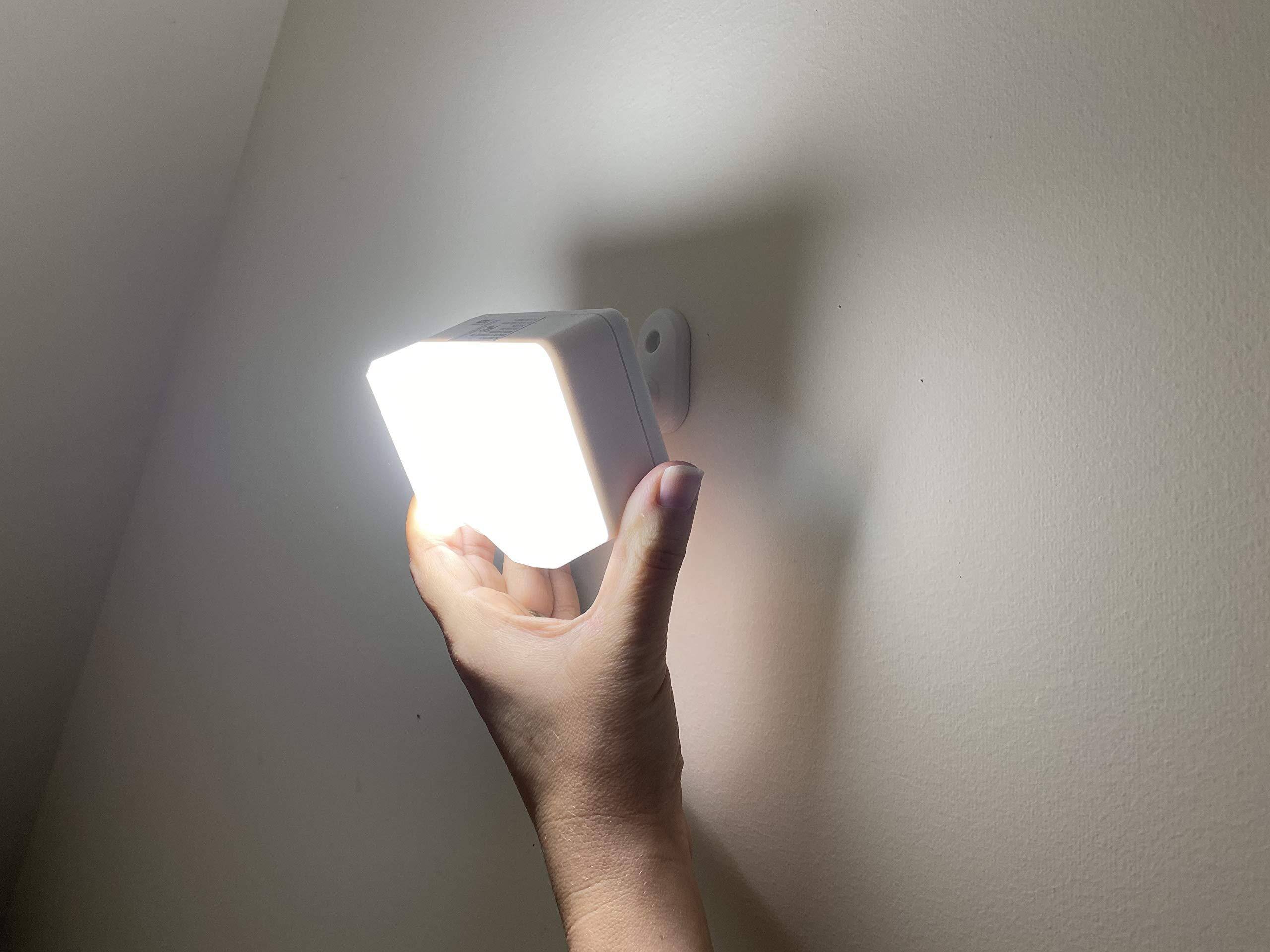 Left. IQ America - IQ America Battery Operated LED Motion Security Flood Light 350 Lumens Universal Mount Indoor/Outdoor WH - White.