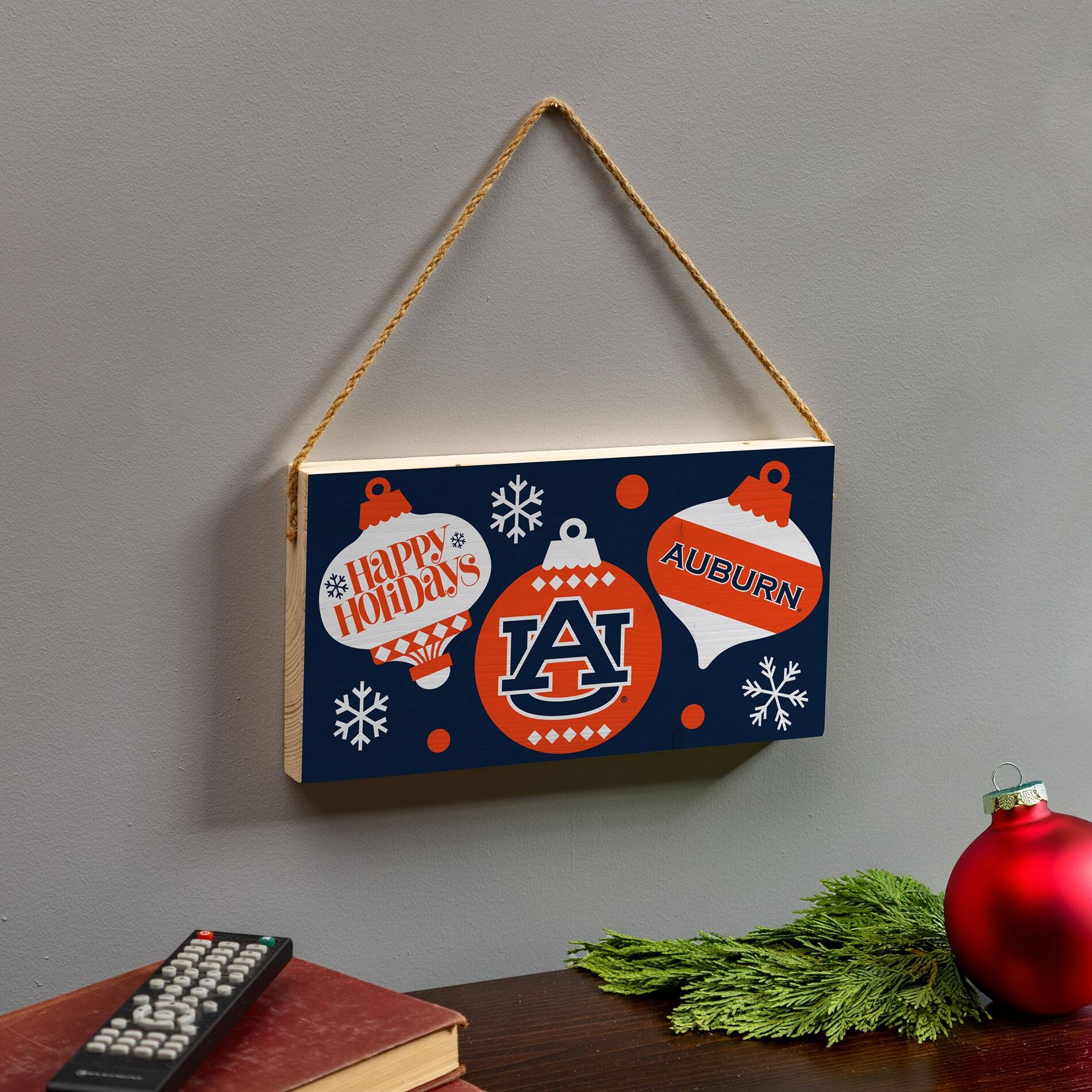 Happy Holidays  
Auburn  
Auburn