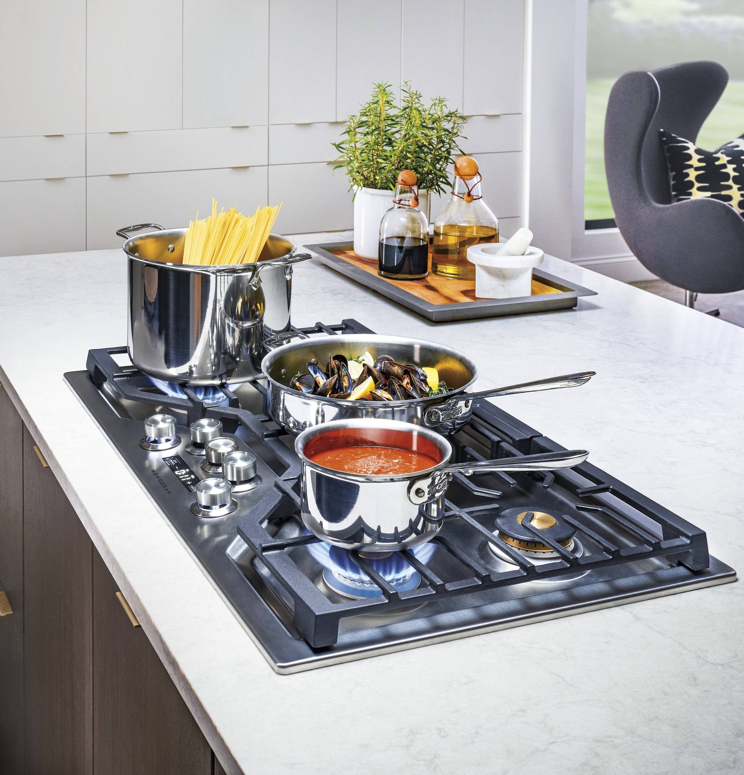 Alt View 20. Monogram - 36" Built-In Gas Cooktop with 5 burners and Sapphire Glass Precision Knobs - Stainless Steel.