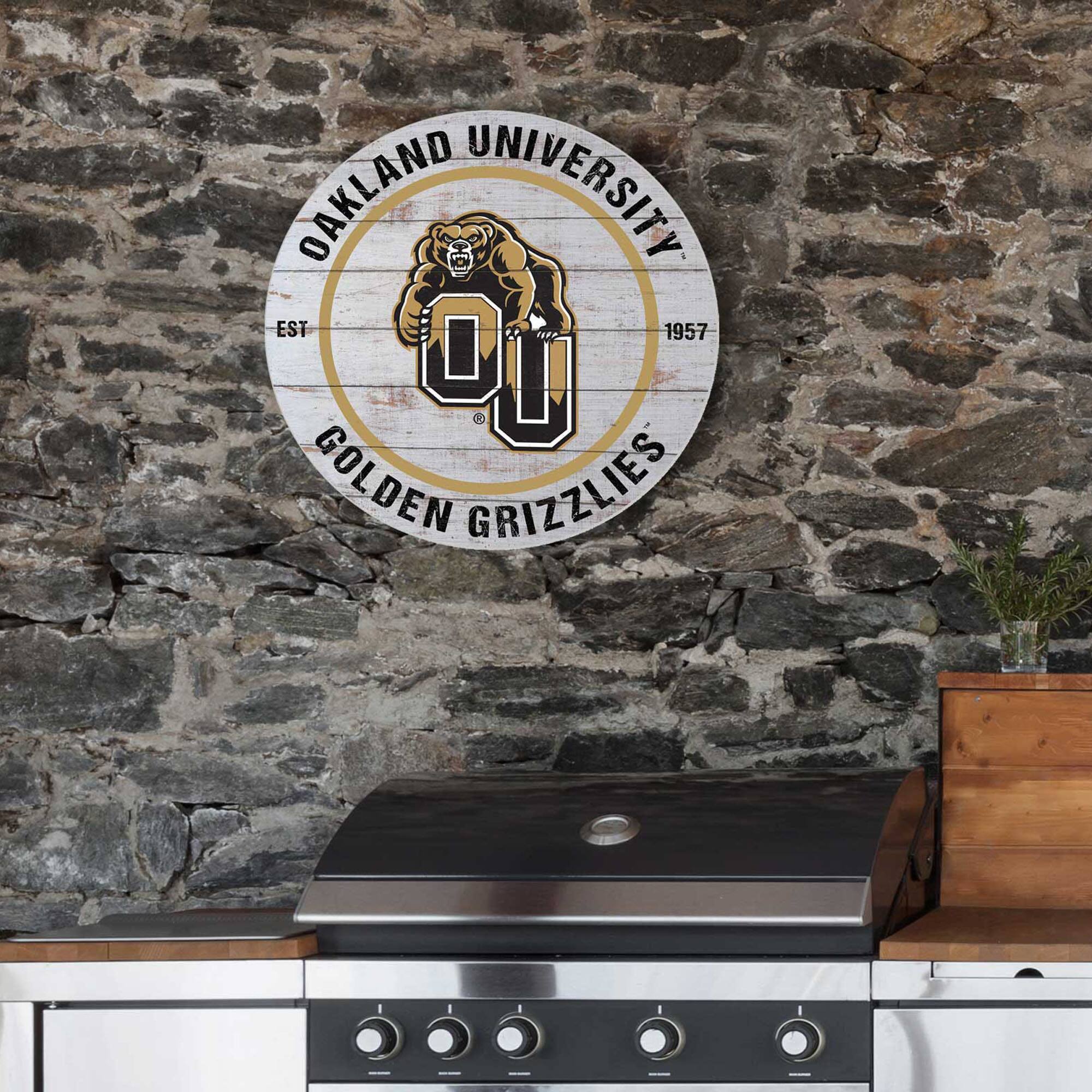 OAKLAND UNIVERSITY  
EST 1957  
GOLDEN GRIZZLIES