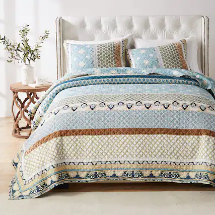 Front. BreeBe - Thalia Blue Quilt Set 3-Piece Full/Queen - Blue.