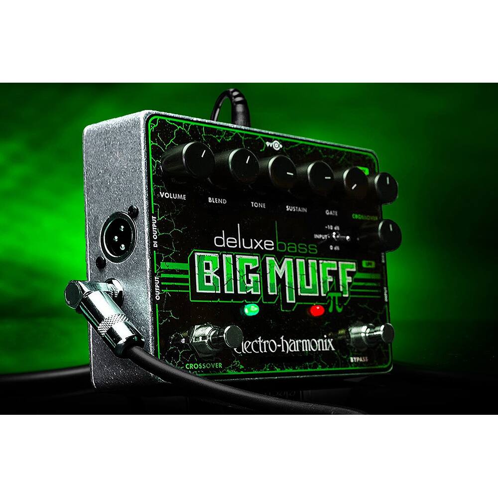 deluxe bass  
BIG MUFF  
Electro-harmonix  

VOLUME  
BLEND  
TONE  
SUSTAIN  
GATE  
CROSSOVER  

INPUT  
OUTPUT  
BYPASS