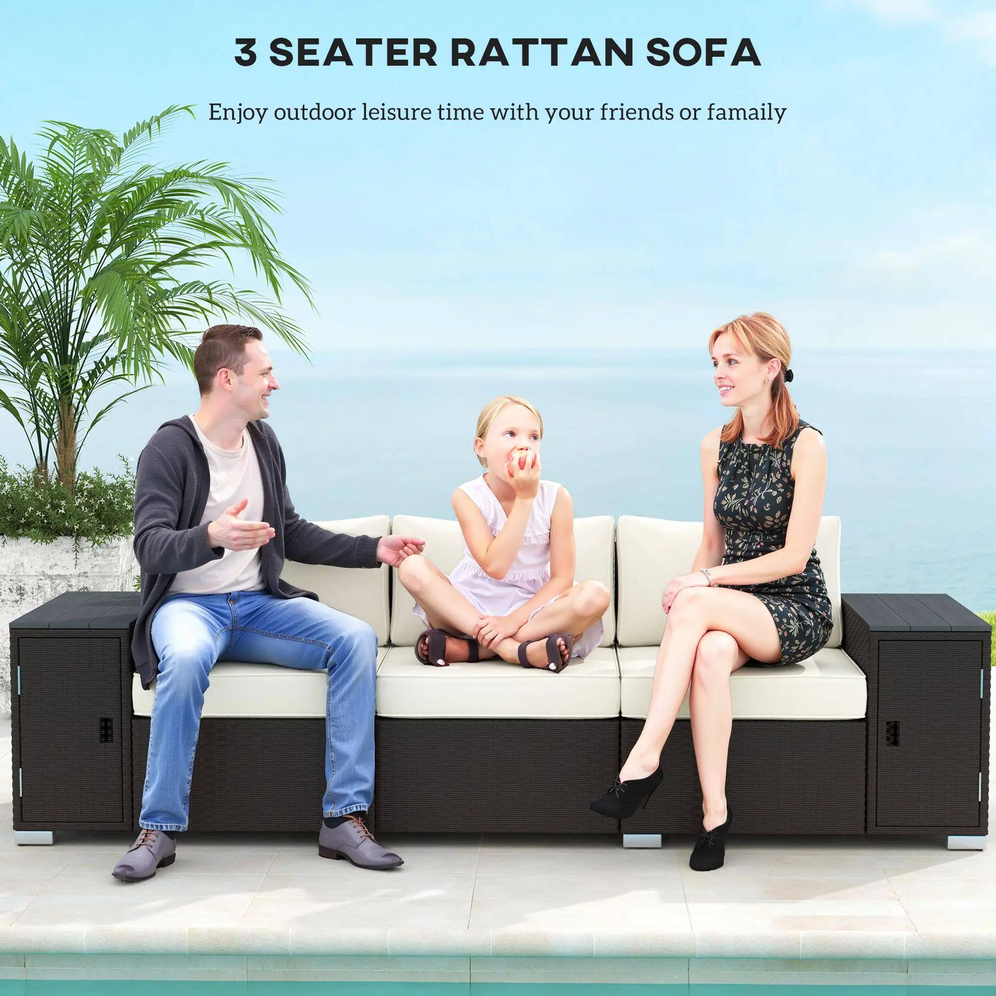 3 SEATER RATTAN SOFA
Enjoy outdoor leisure time with your friends or family