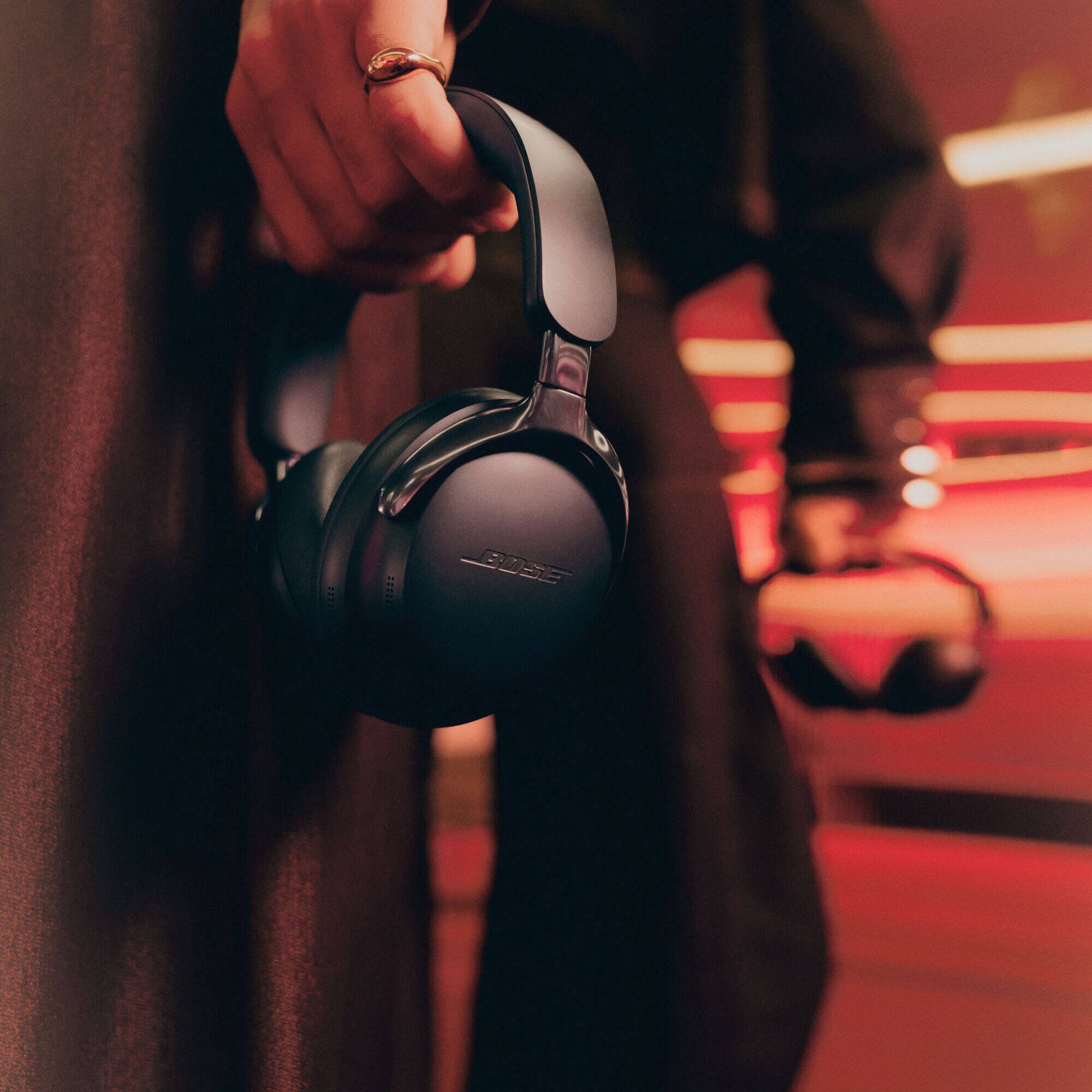 Alt View 5. Bose - QuietComfort Ultra Headphones (2nd Gen) - Black.