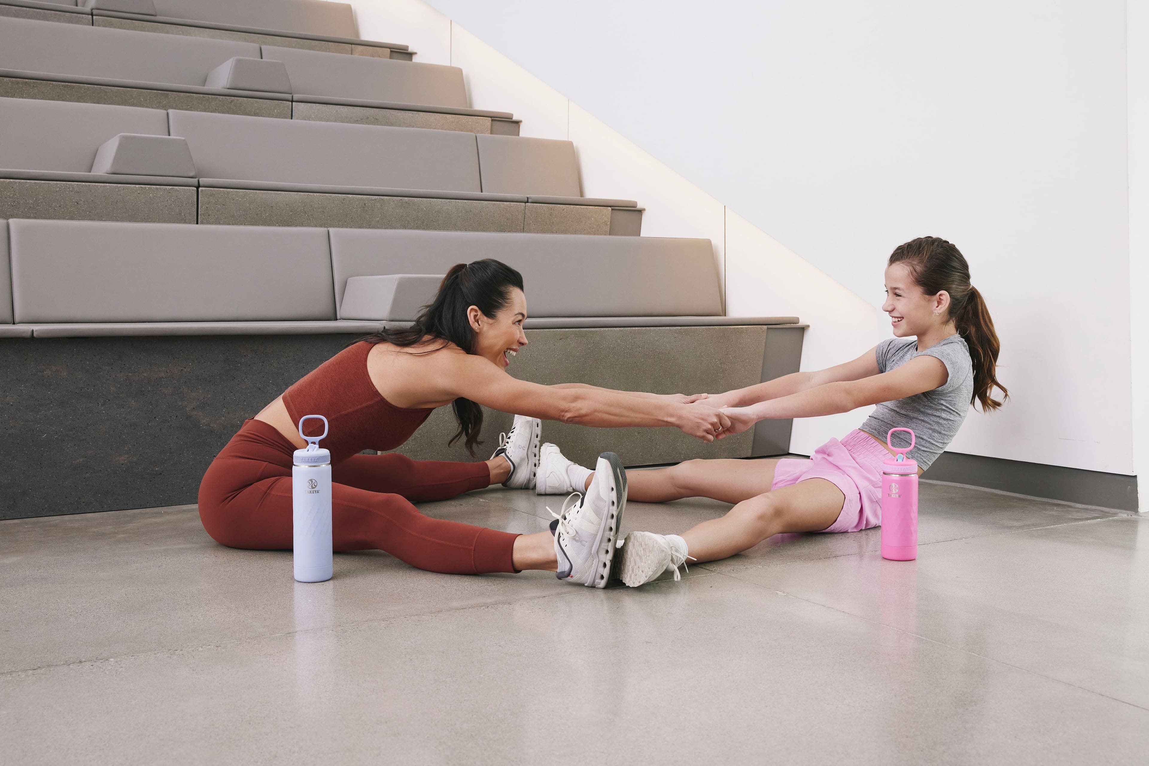 Alt View 2. Takeya - Sport 18-oz. Kids Leakproof Water Bottle with Straw Lid - Fuchsia Flash.