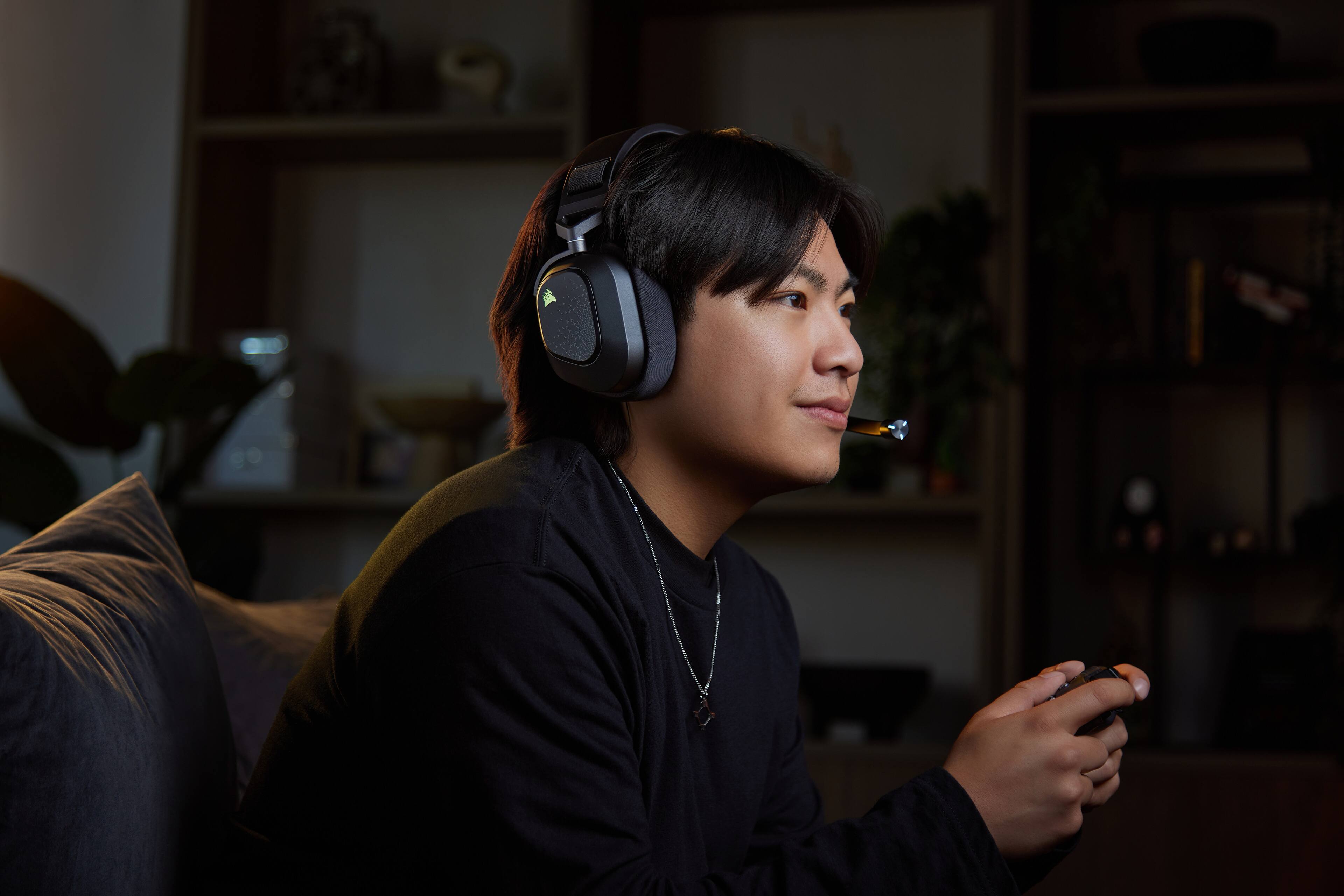 Alt View 23. CORSAIR - HS80 v2 Max Wireless Gaming Headset with 2.4GHz + Bluetooth Simultaneous for PC, PS5, PS4, Switch, Mobile - Steel Gray.