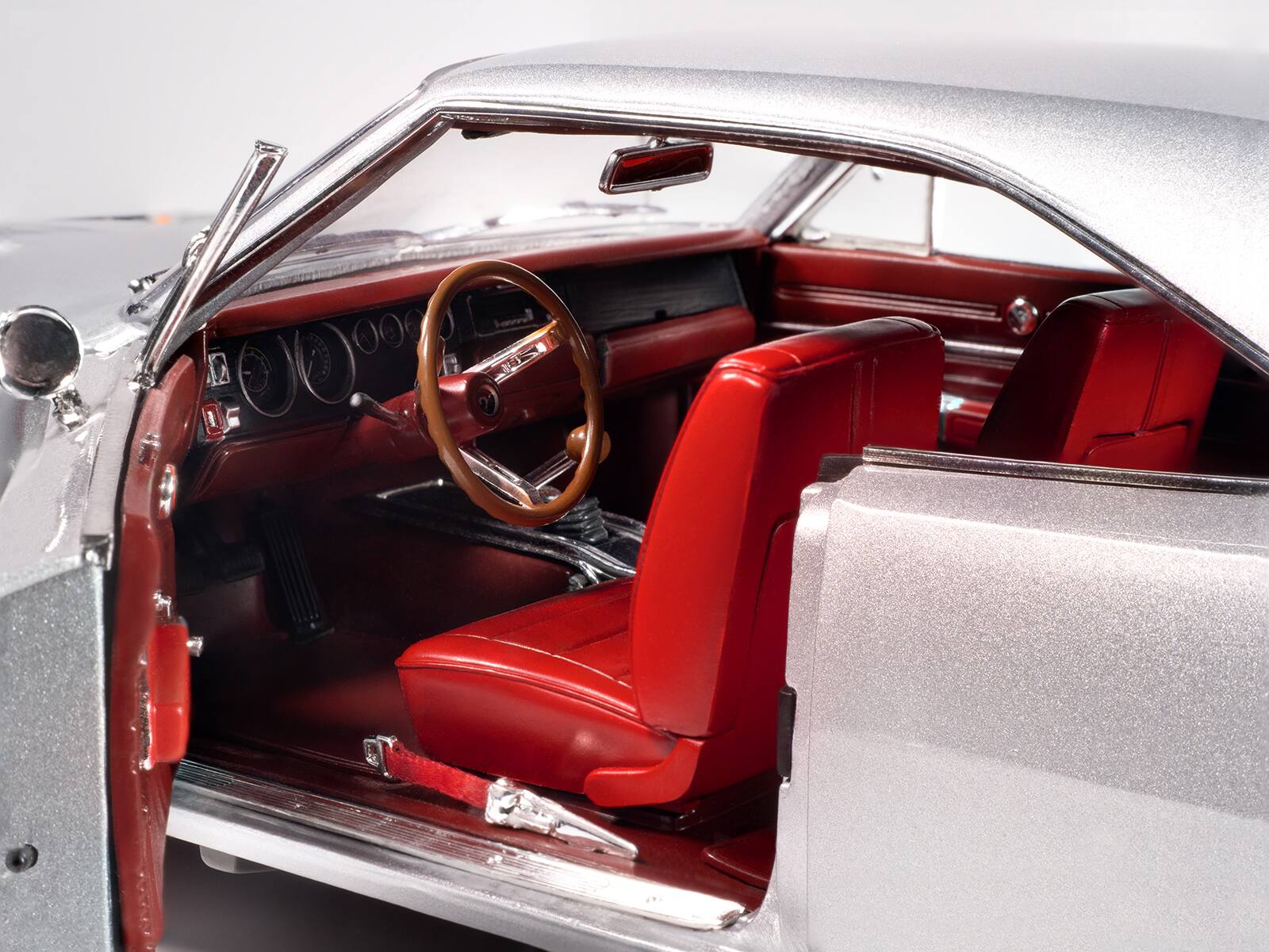 Back. Autoworld - 1968 Dodge Charger R/T Silver Metallic Red Interior Muscle Car Corvette Nationals MCACN American Muscle 1/18 Auto World - Silver Metallic.