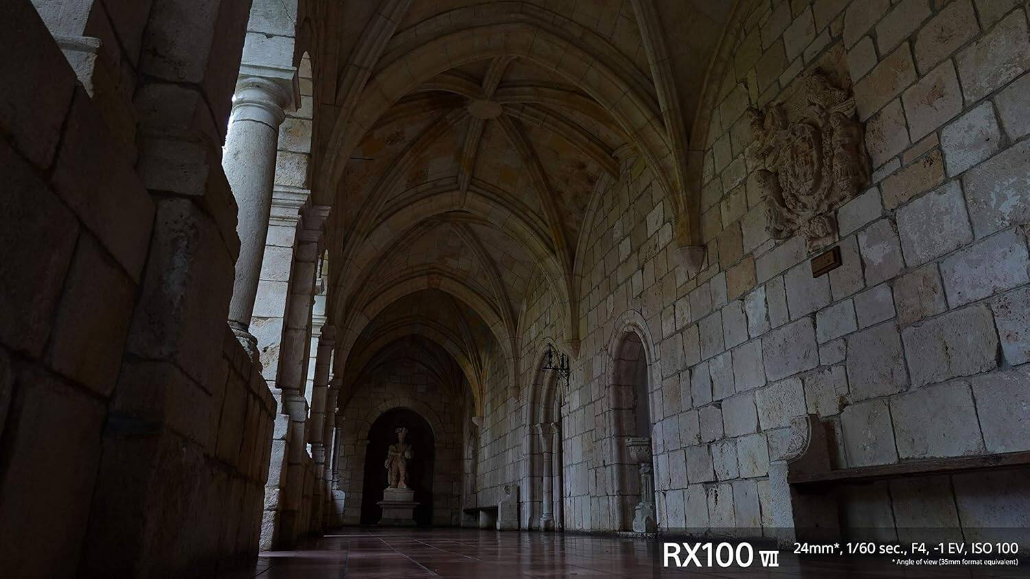 24mm*, 1/60 sec., F4, -1 EV, ISO 100 RX100 VII  
Angle of view (35mm format equivalent)