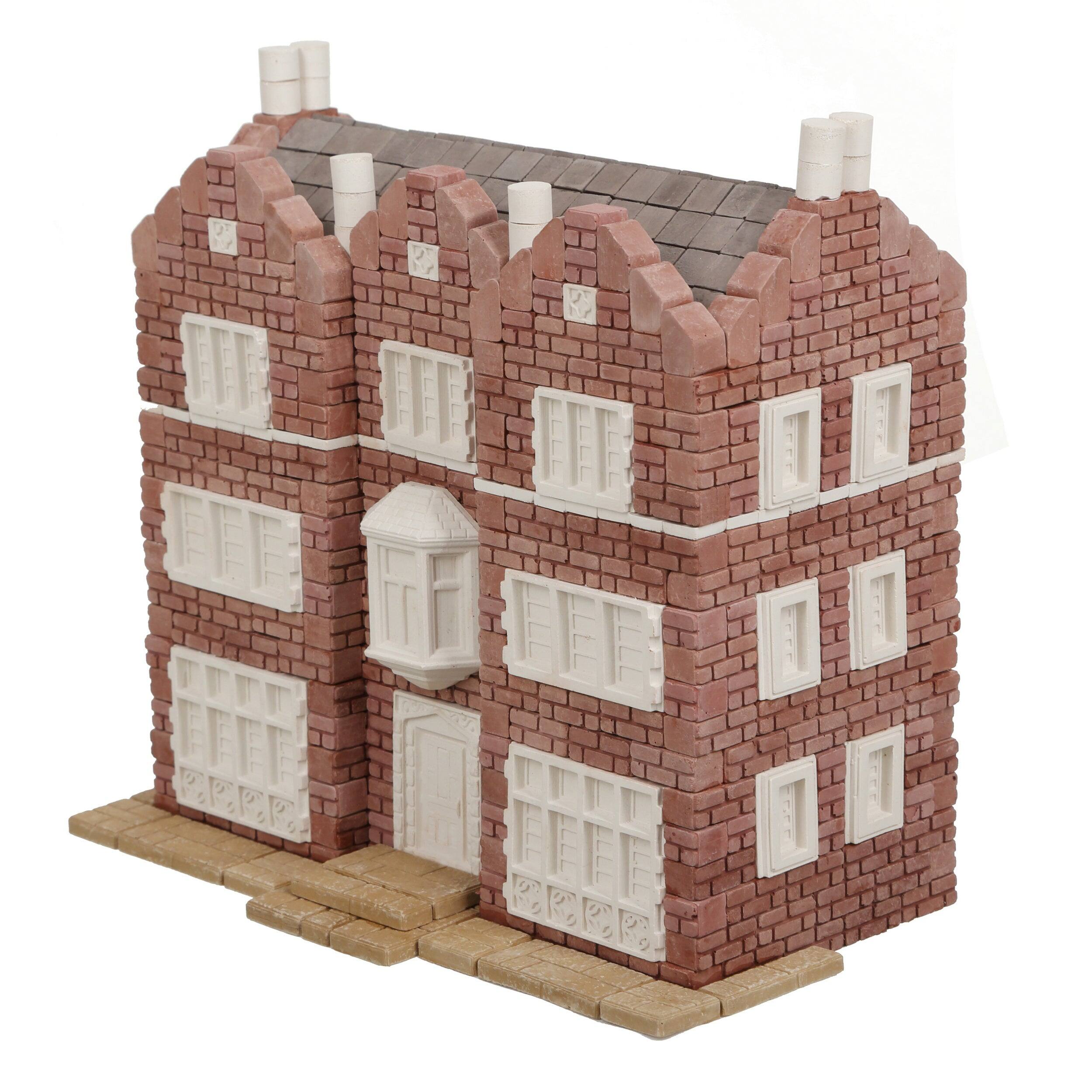 Angle. Wise Elk - Rebbe's House Mini Brick Architecture Kit, 780 pcs - Multicolor.