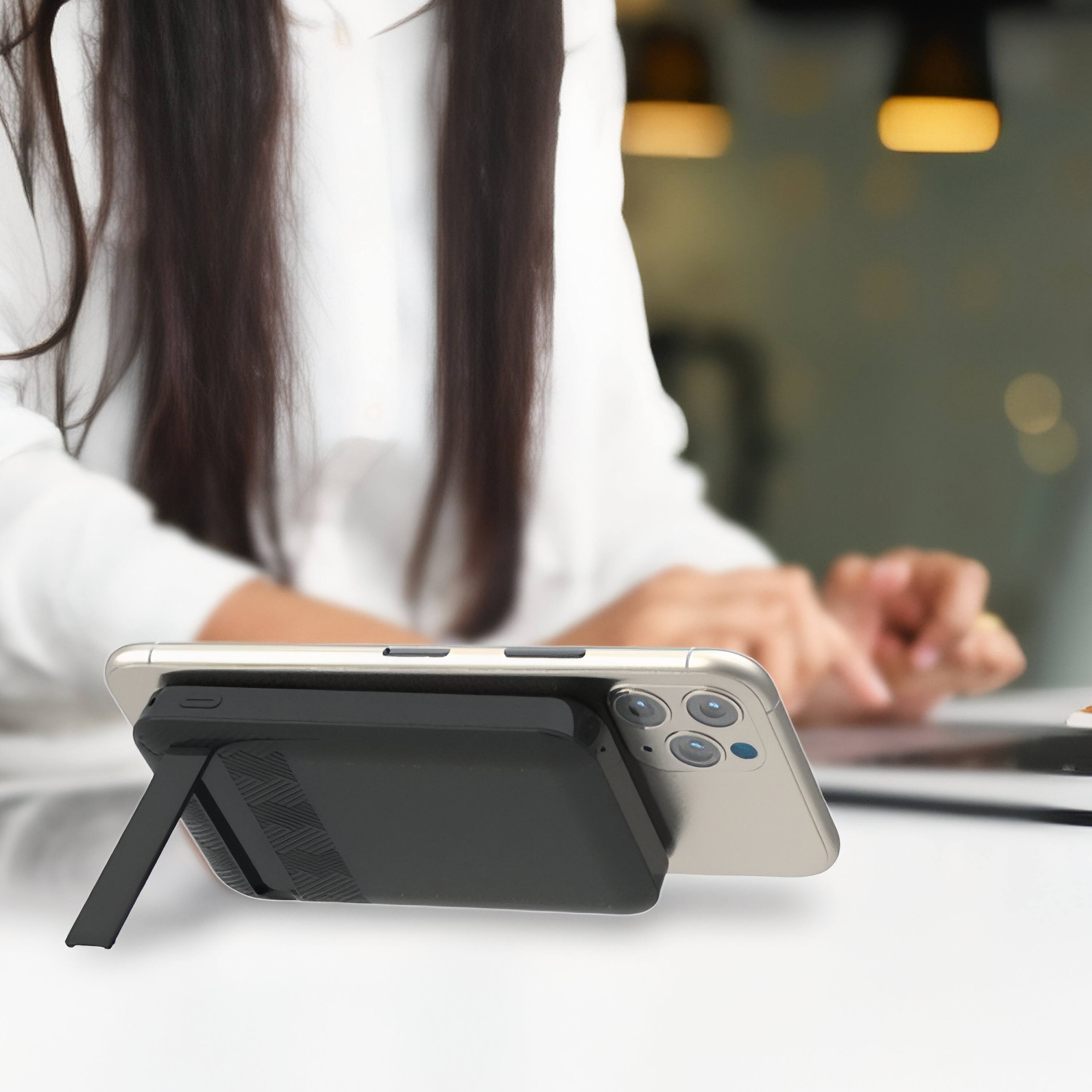 Back. Digipower - DigiPower Re-Fuel 10,000mAh MagSafe Power Bank – Wireless Charging with Built-In Stand - Black.