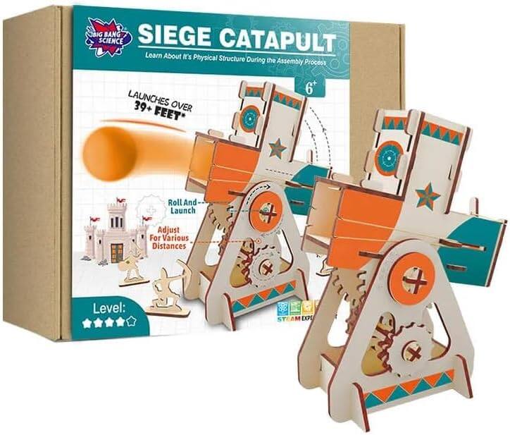 SIG BANG SIEGE SCIENCE CATAPULT
Learn About It's Physical Structure During the Assembly Process
LAUNCHES OVER 39+ FEET*
6+
Roll And- Launch
Level: Adjust For Various Distances
STEAM EXPE +