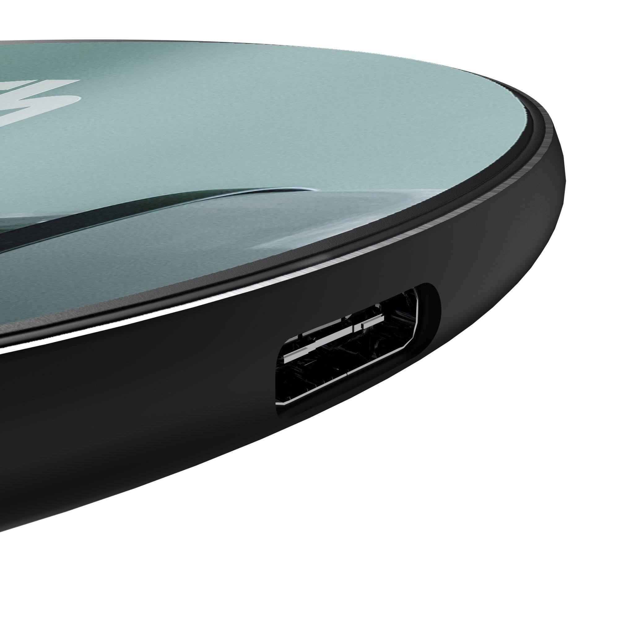 Left. Keyscaper - Star Wars: A New Hope Cinematic Moments: Discovery 15-Watt Wireless Charger - Stormtrooper.