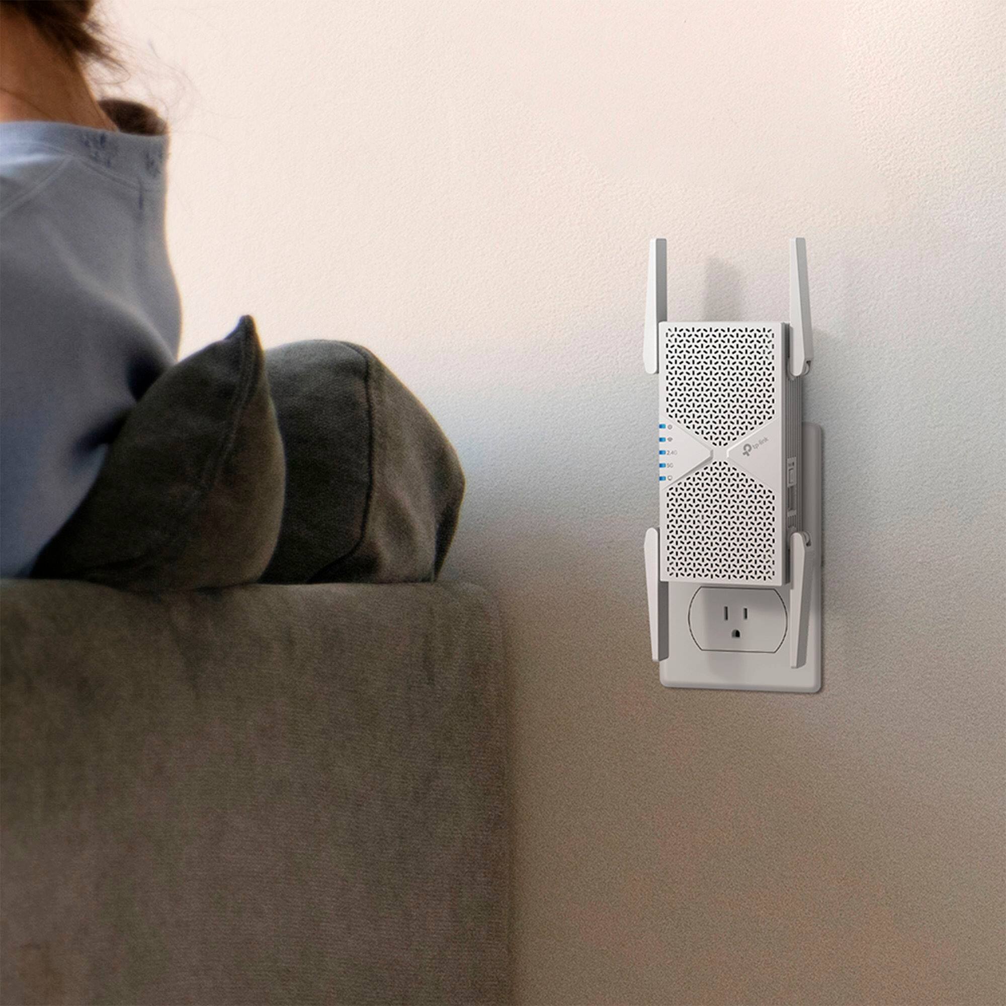 Alt View 8. TP-Link - BE6500 Wi-Fi 7 Range Extender - White.