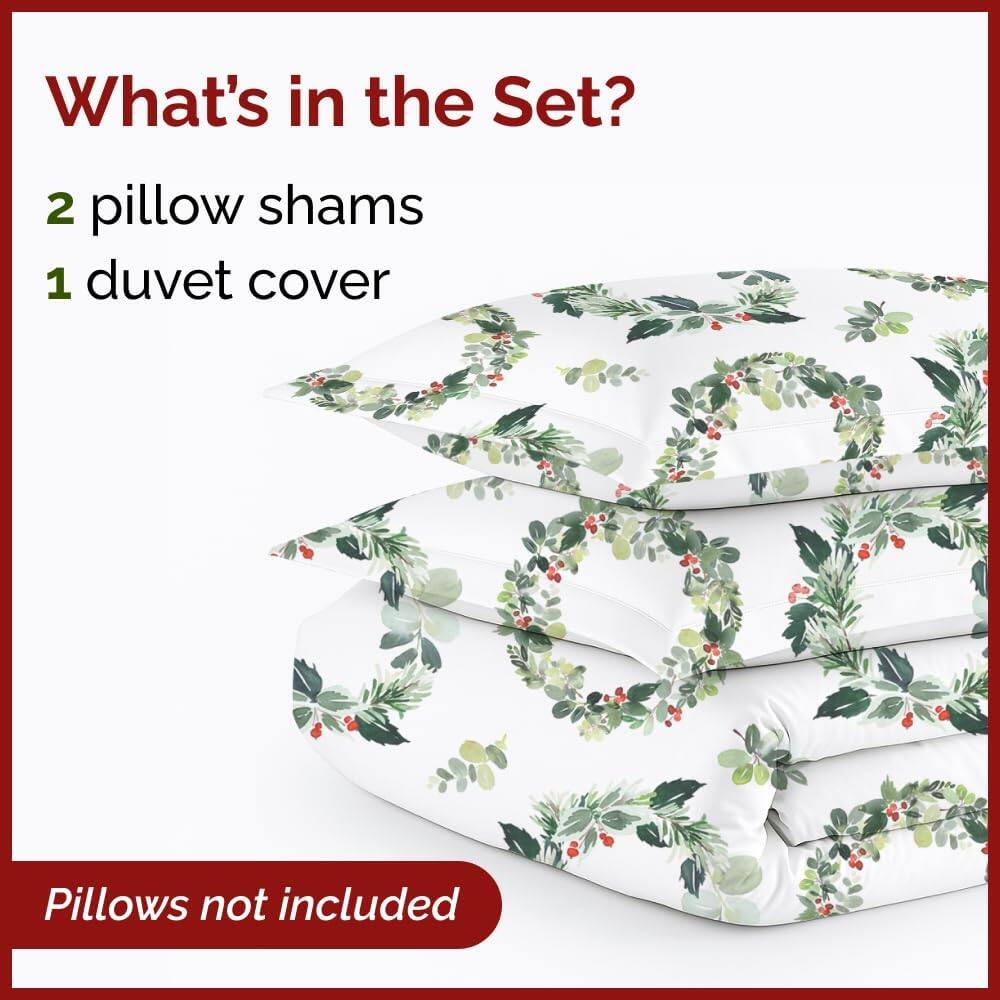 What's in the Set?

2 pillow shams  
1 duvet cover  

Pillows not included