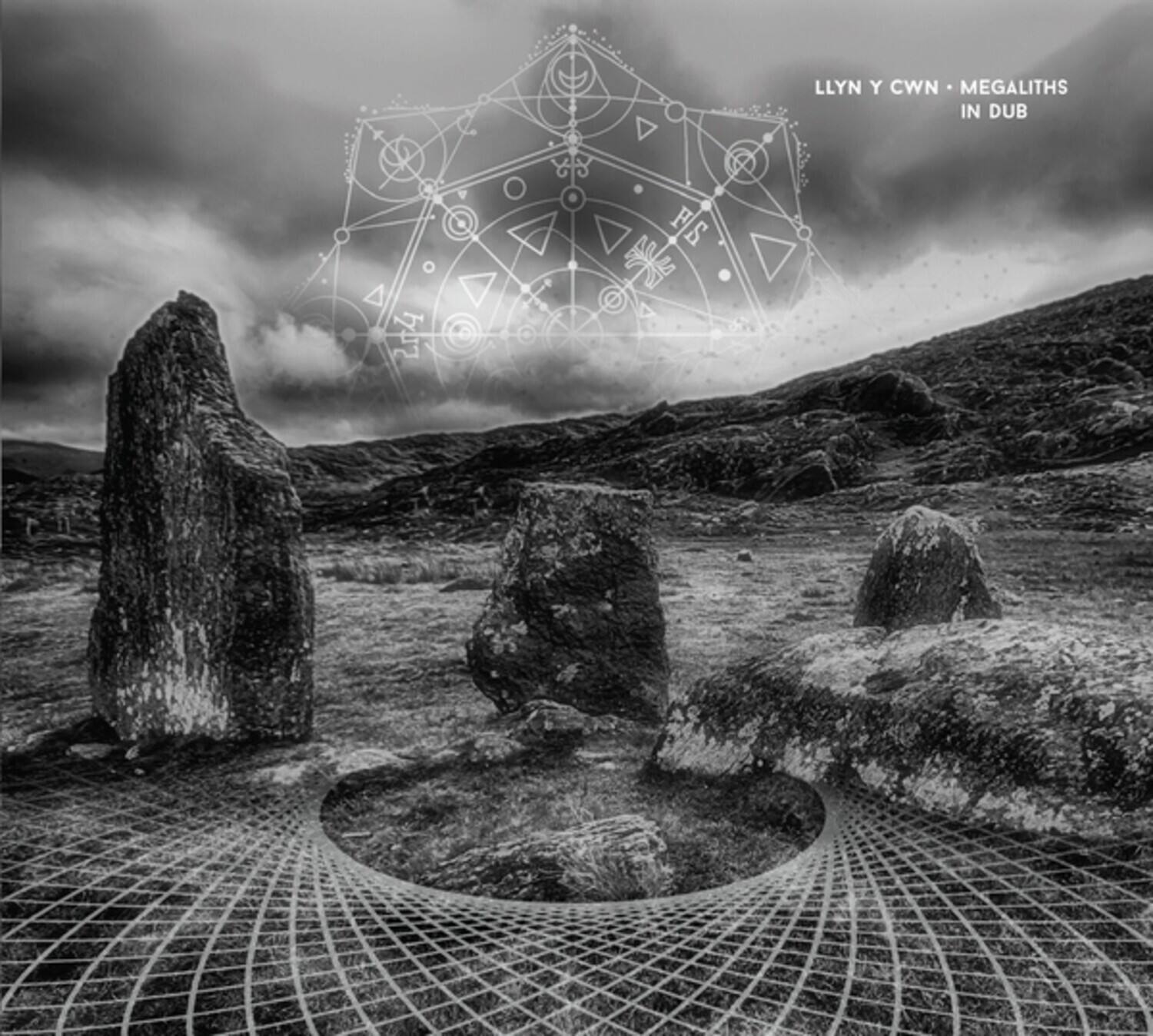 LLYN Y CWN - MEGALITHS IN DUB