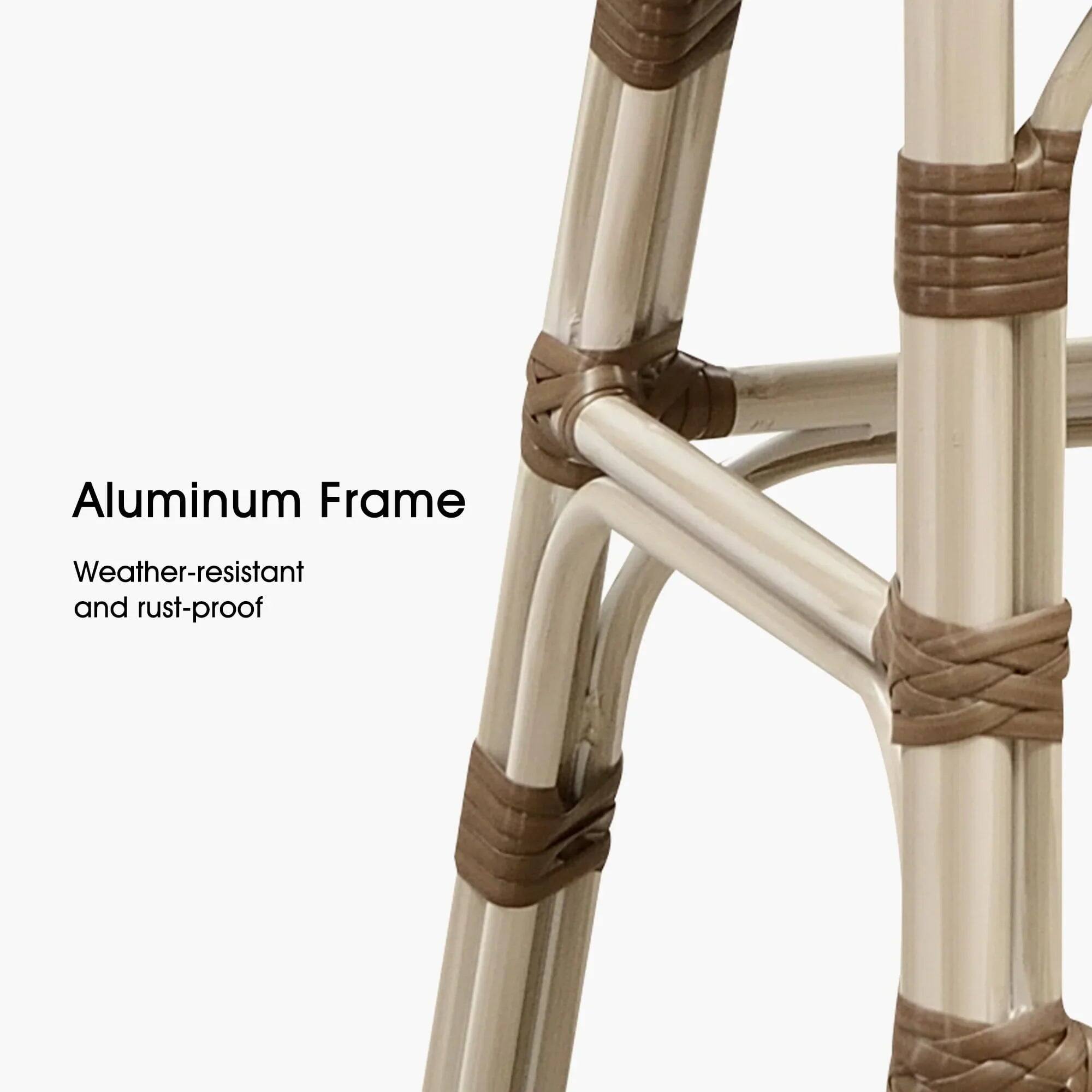Aluminum Frame  
Weather-resistant and rust-proof