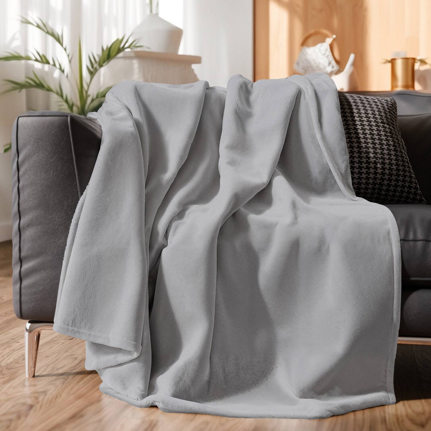 Front. CGK Linens - Ultra Soft 300gsm Fleece Blanket - Grey.