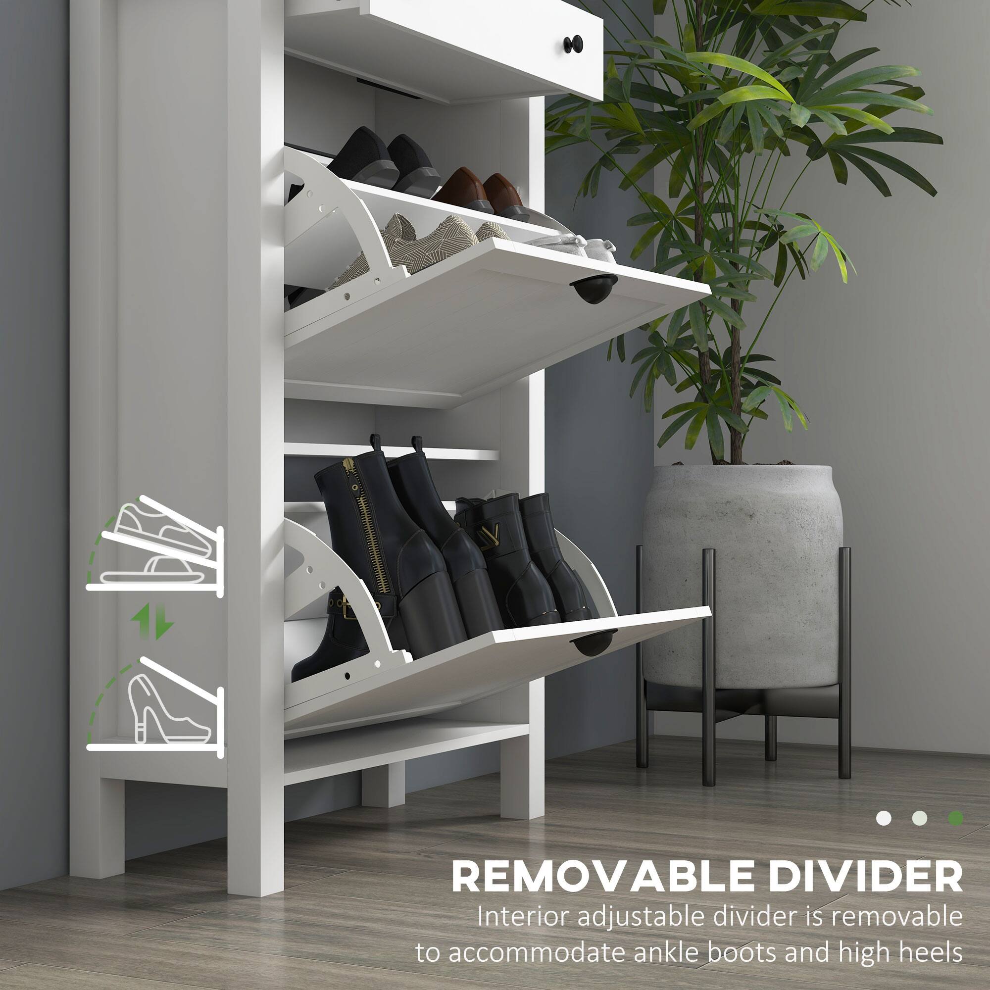 REMOVABLE DIVIDER
Interior adjustable divider is removable to accommodate ankle boots and high heels