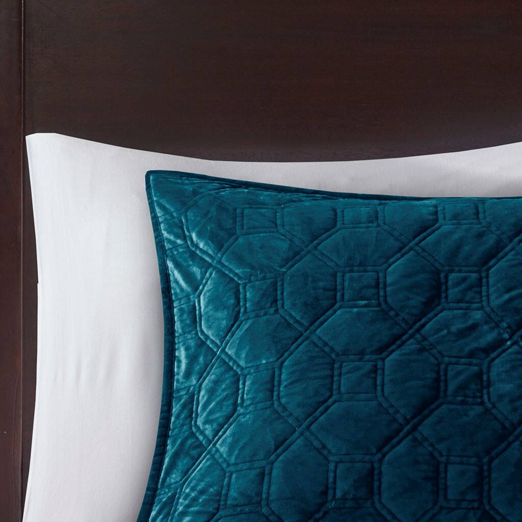 Alt View 3. Gracie Mills - Gracie Mills Gayle 3-Piece Casual Geometric Velvet Quilt Set - Teal.