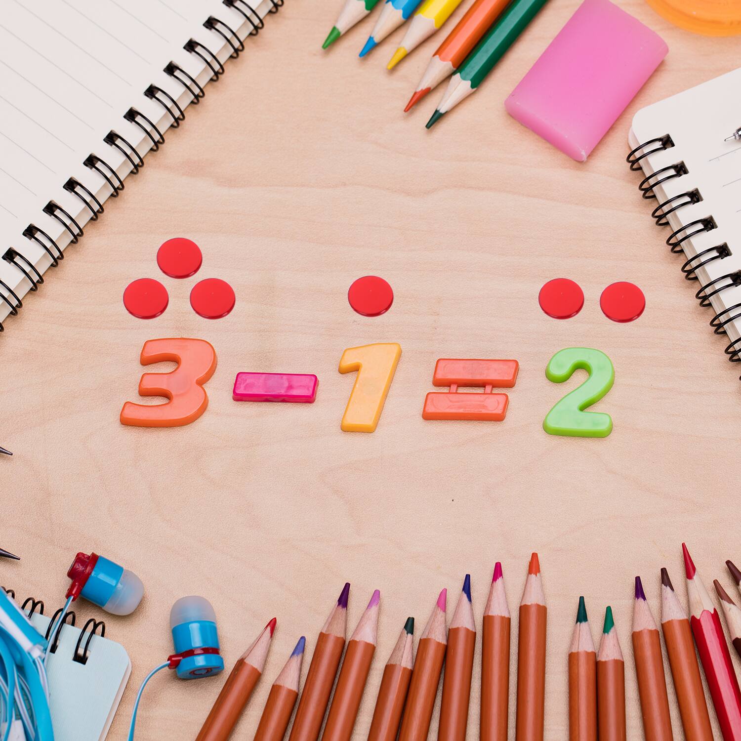 Left. GSE Games & Sports Expert - 1,000 Pieces of 3/4-inch Plastic Transparent Bingo Chips for Bingo Game Party (Red).