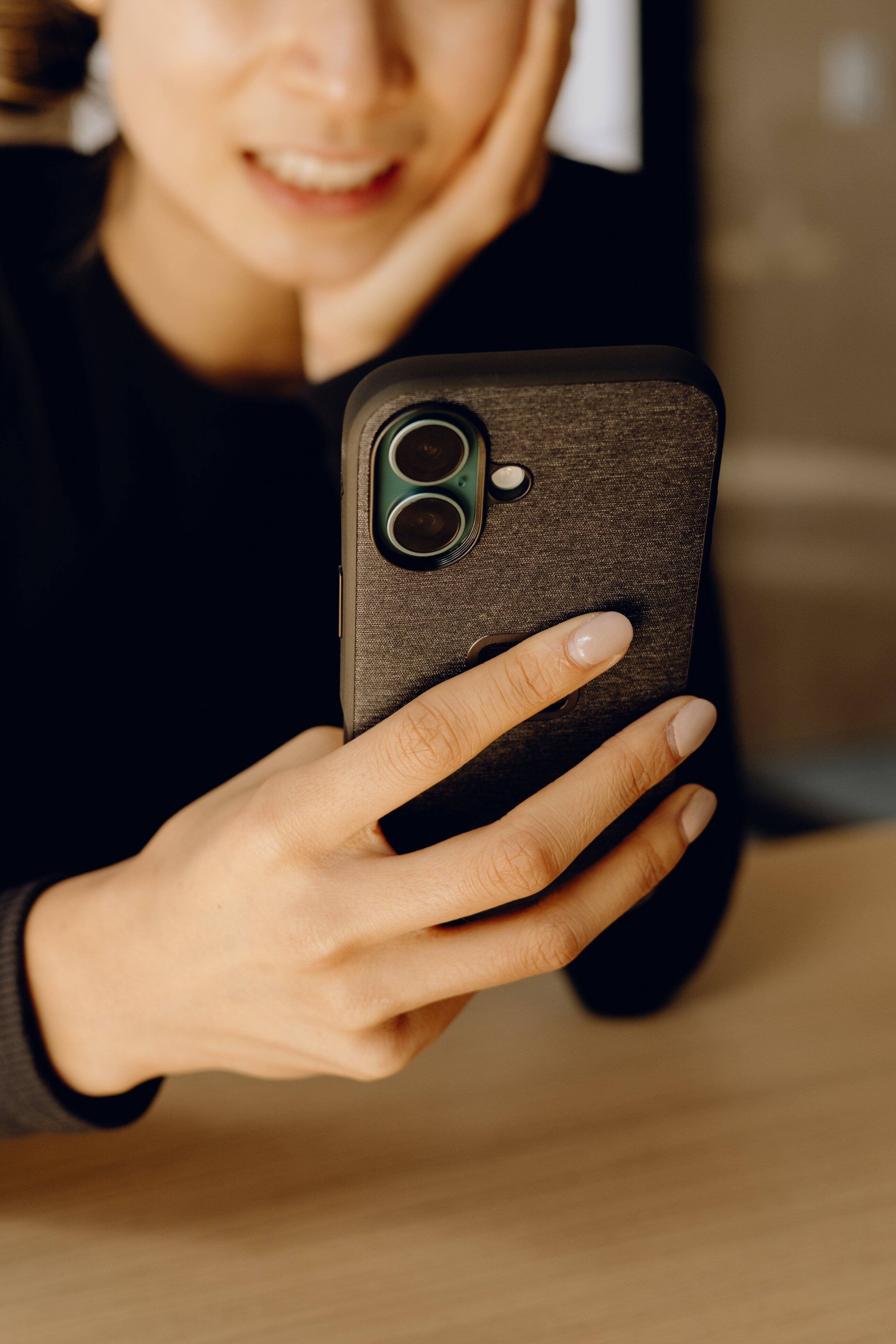 Alt View 3. Peak Design - Everyday Fabric Case for iPhone 16 Plus - Charcoal.