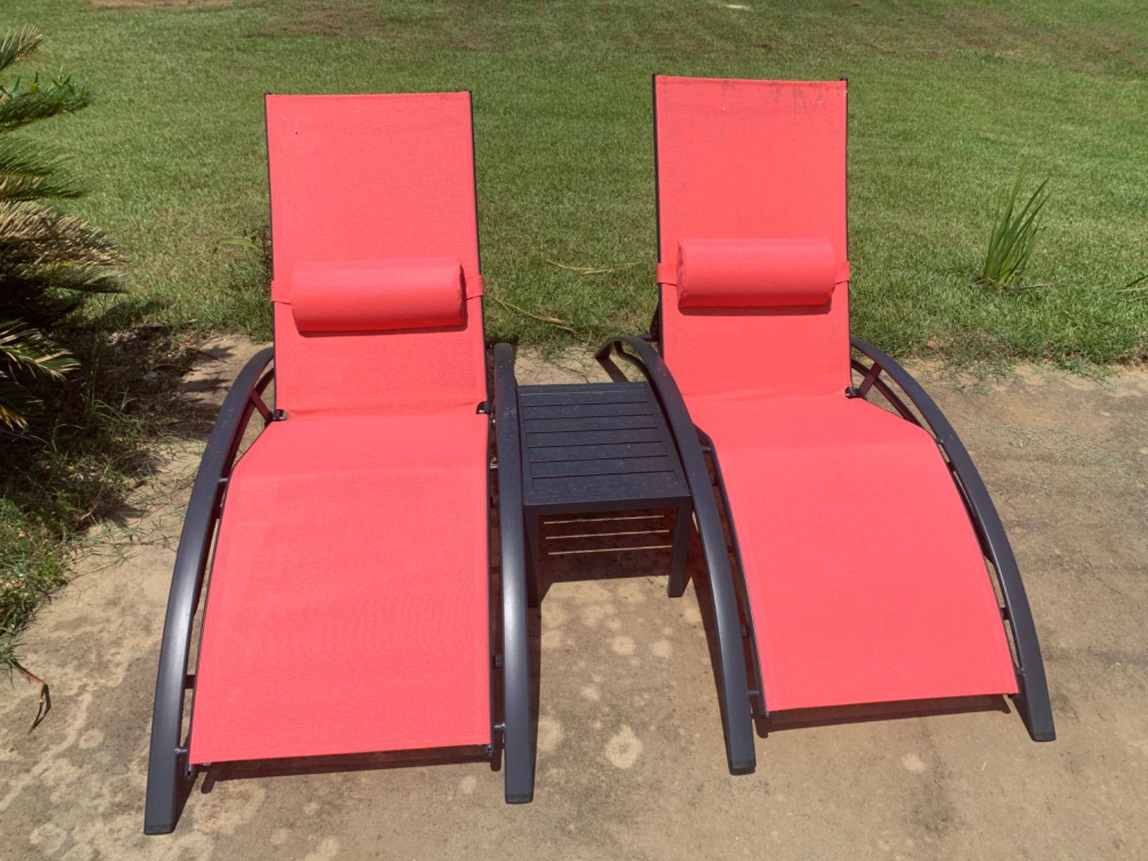 Alt View 1. PURPLE LEAF - 3-Pieces Aluminum Outdoor Chaise Lounge Patio Lounge Chair with Side Table, Coral Red - Coral Red.