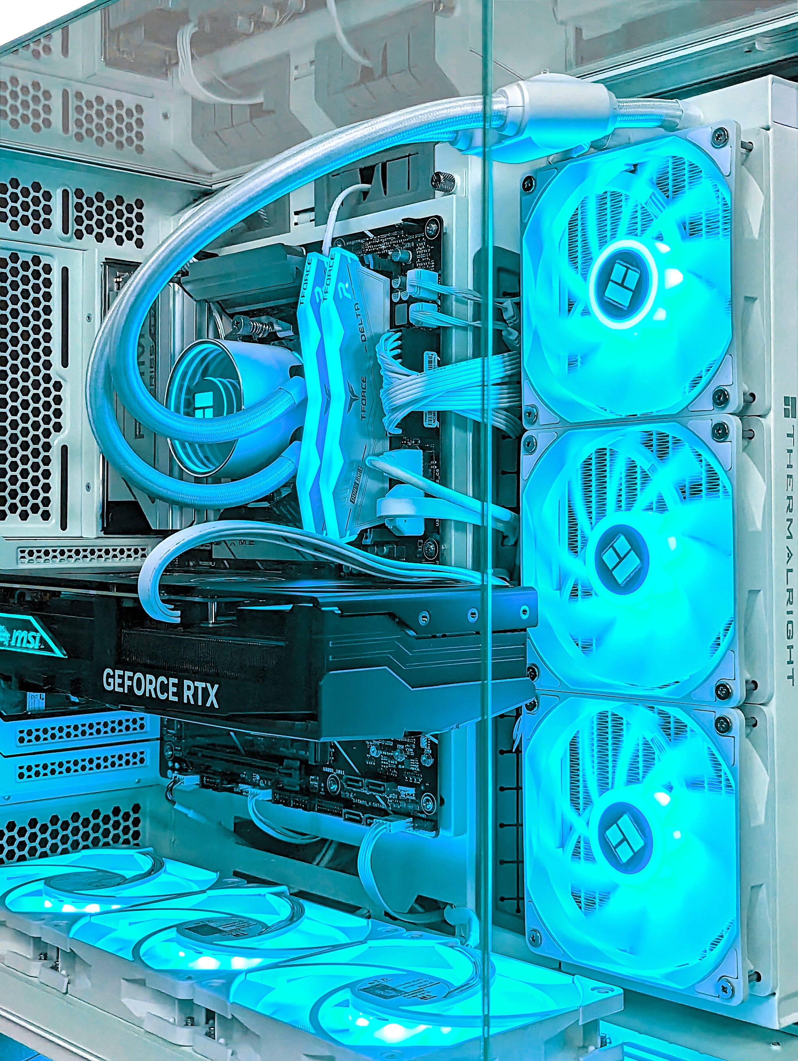 The text on the image reads: "GeForce RTX TF3H0C3 P DELTA TFORCE."