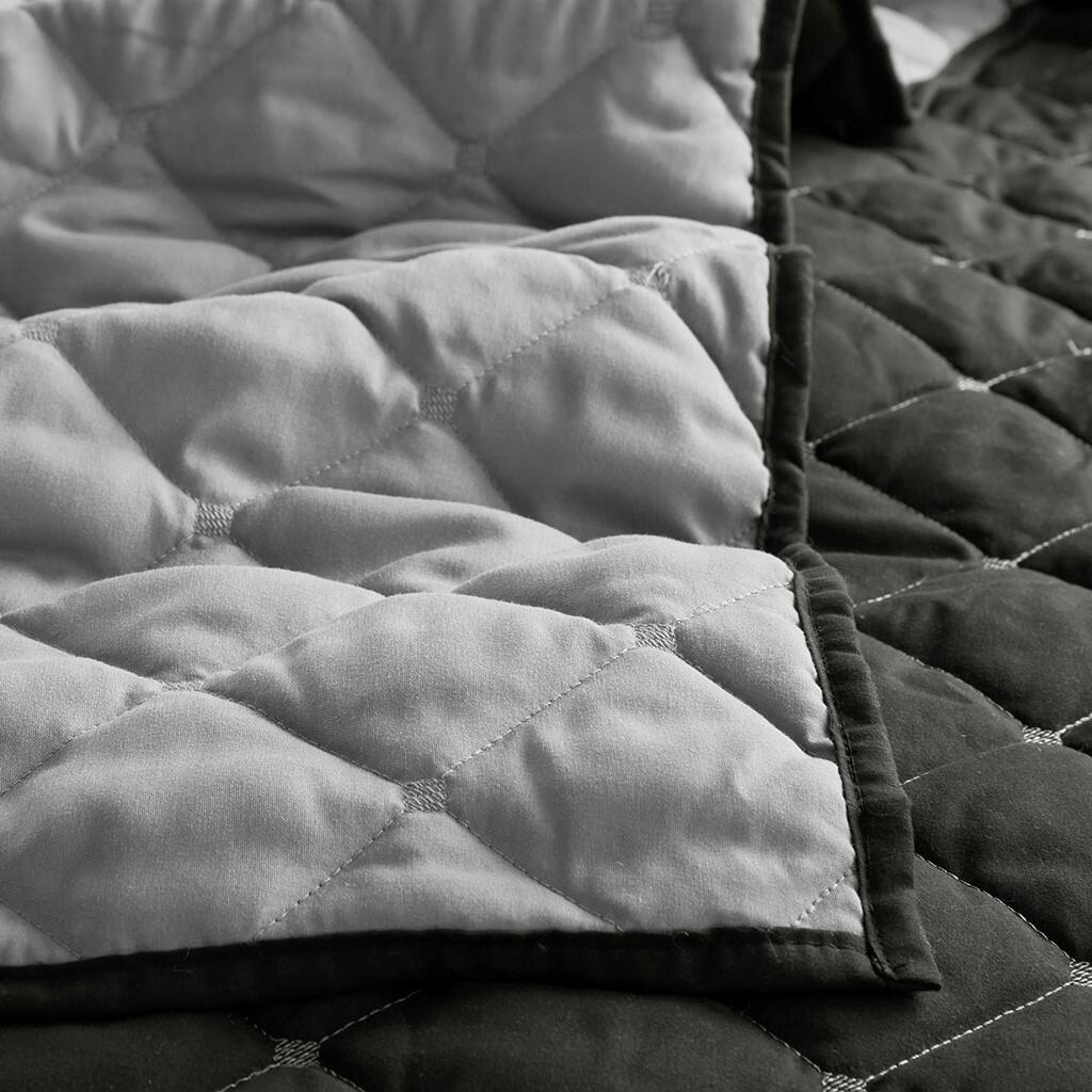 Alt View 5. Gracie Mills - Gracie Mills 7-Piece Siena Comforter/Quilt Set - Black.