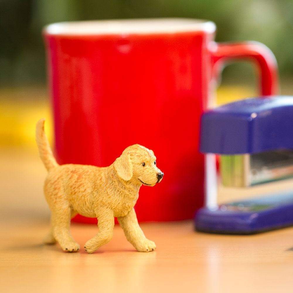 Angle. Safari Ltd. - Golden Retriever Puppy Toy Figurine.