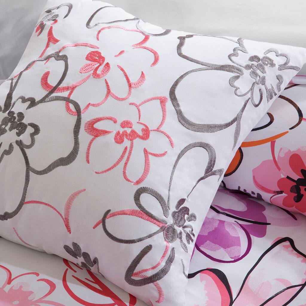 Alt View 1. Gracie Mills - Gracie Mills Lysandra Floral Print Comforter Set - Pink.