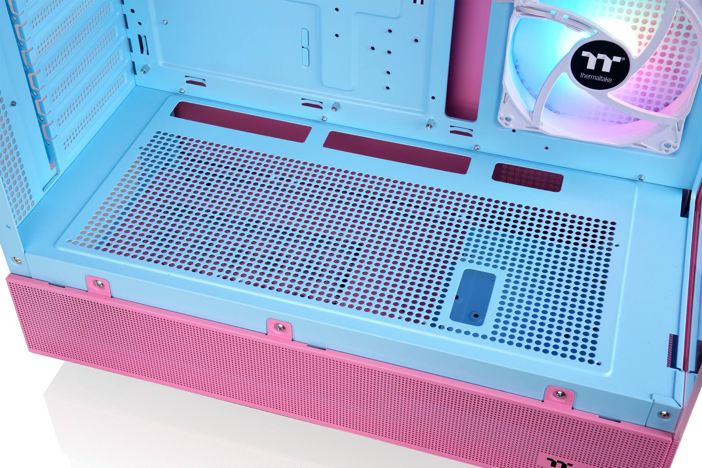 The text on the image says "thermaltake T".