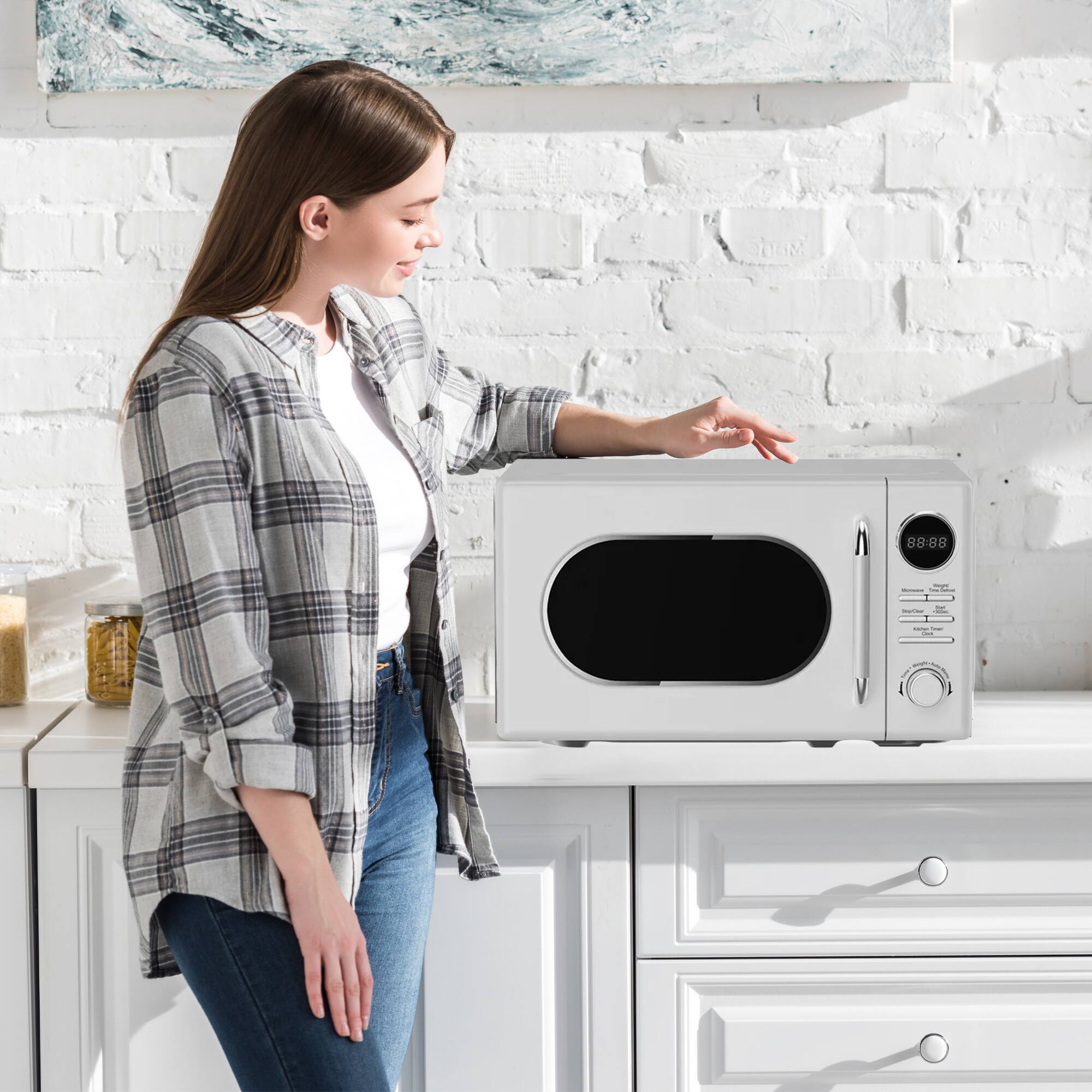 Alt View 3. Magic Chef - Magic Chef MC77CMW 0.7-Cu. Ft. 700-Watt Retro Countertop Microwave (White) - White.