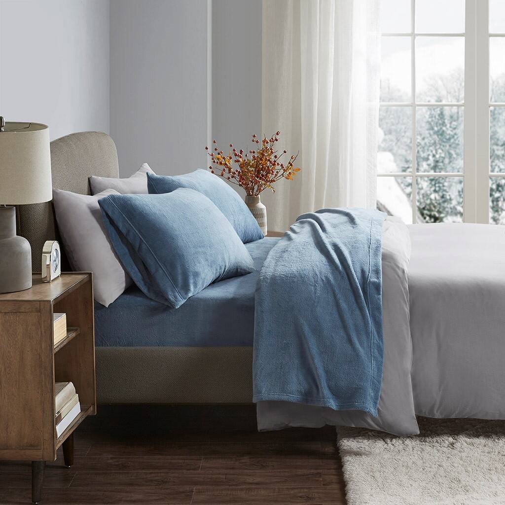 Alt View 1. Gracie Mills - Gracie Mills Dashiell Micro Plush Sheet Set - Blue.