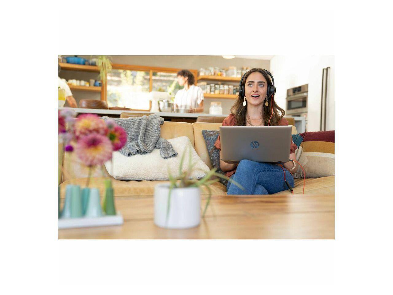 Alt View 3. HP - Poly Blackwire 8225 Headset - Microsoft Teams - USB A/C - Noise Cancelling - Black.