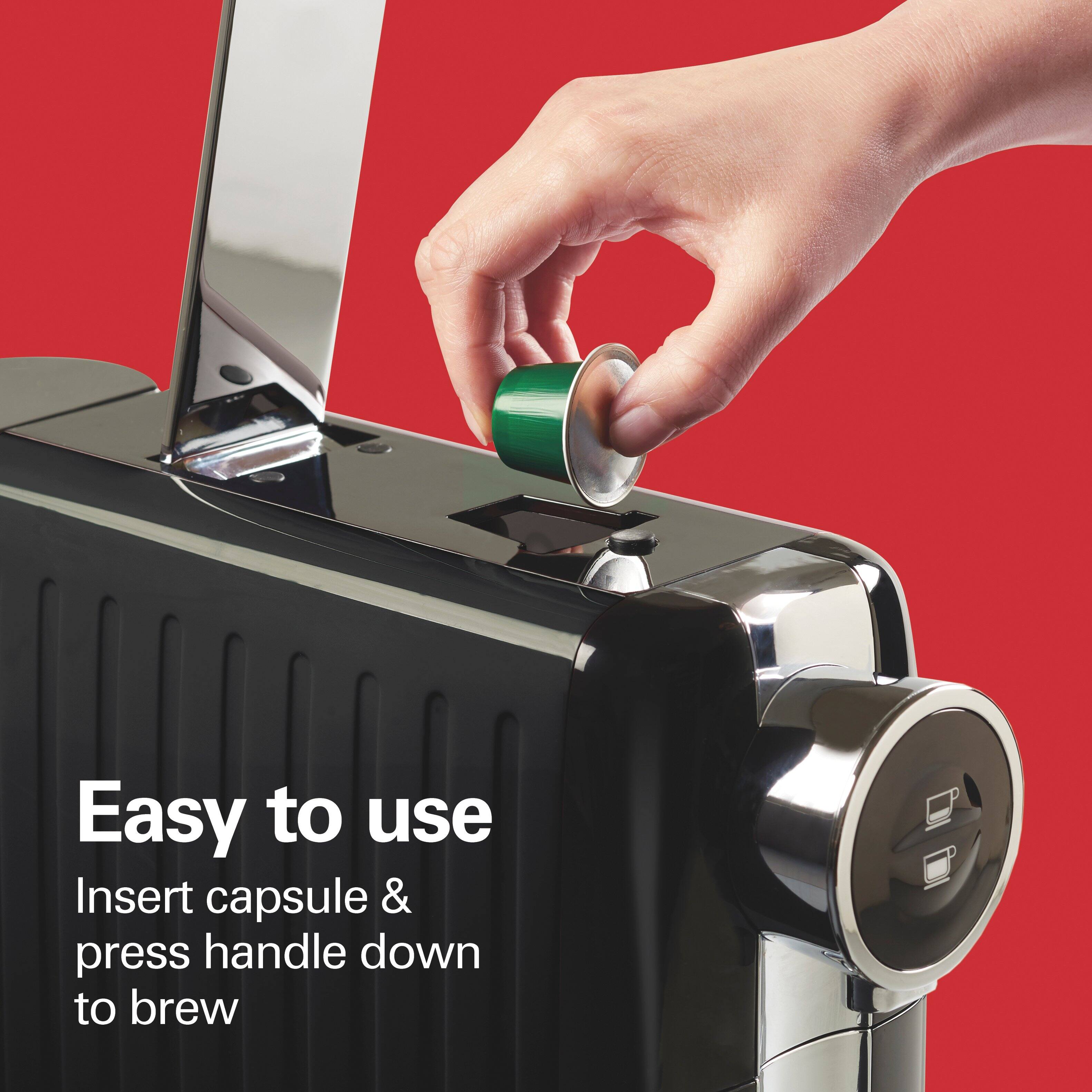 Easy to use  
Insert capsule & press handle down to brew