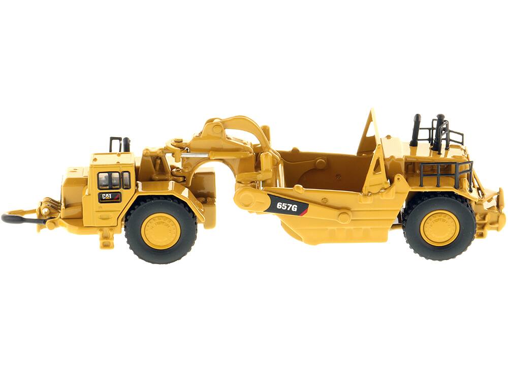CAT  
FREESE  
657G